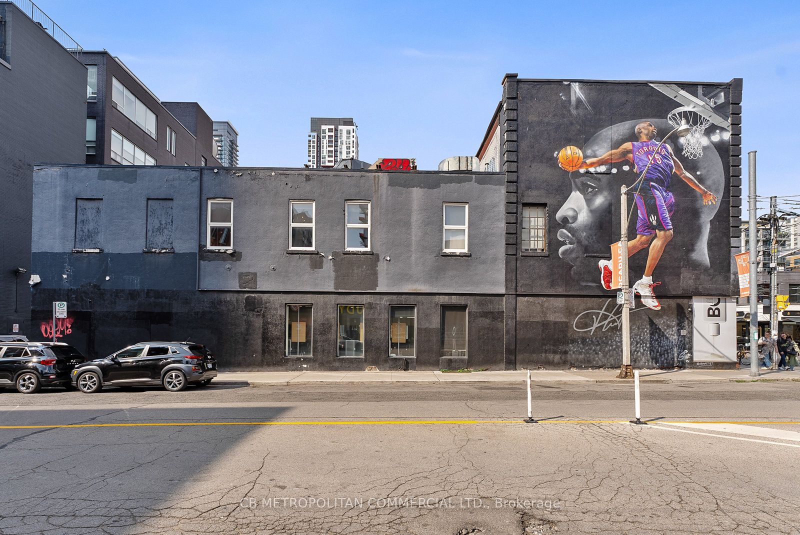 269 Queen Street W Property Photo 5