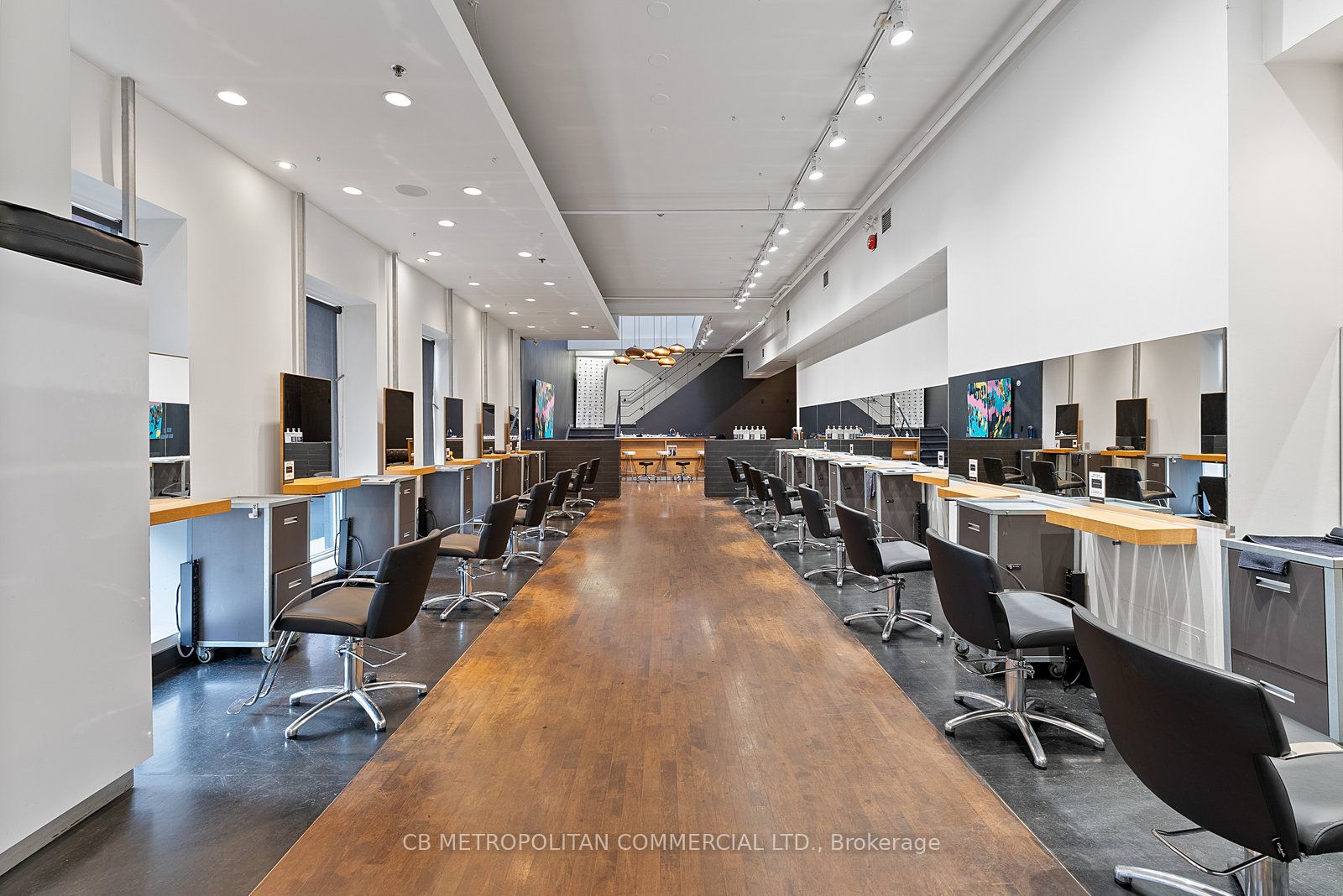 269 Queen Street W Property Photo 7