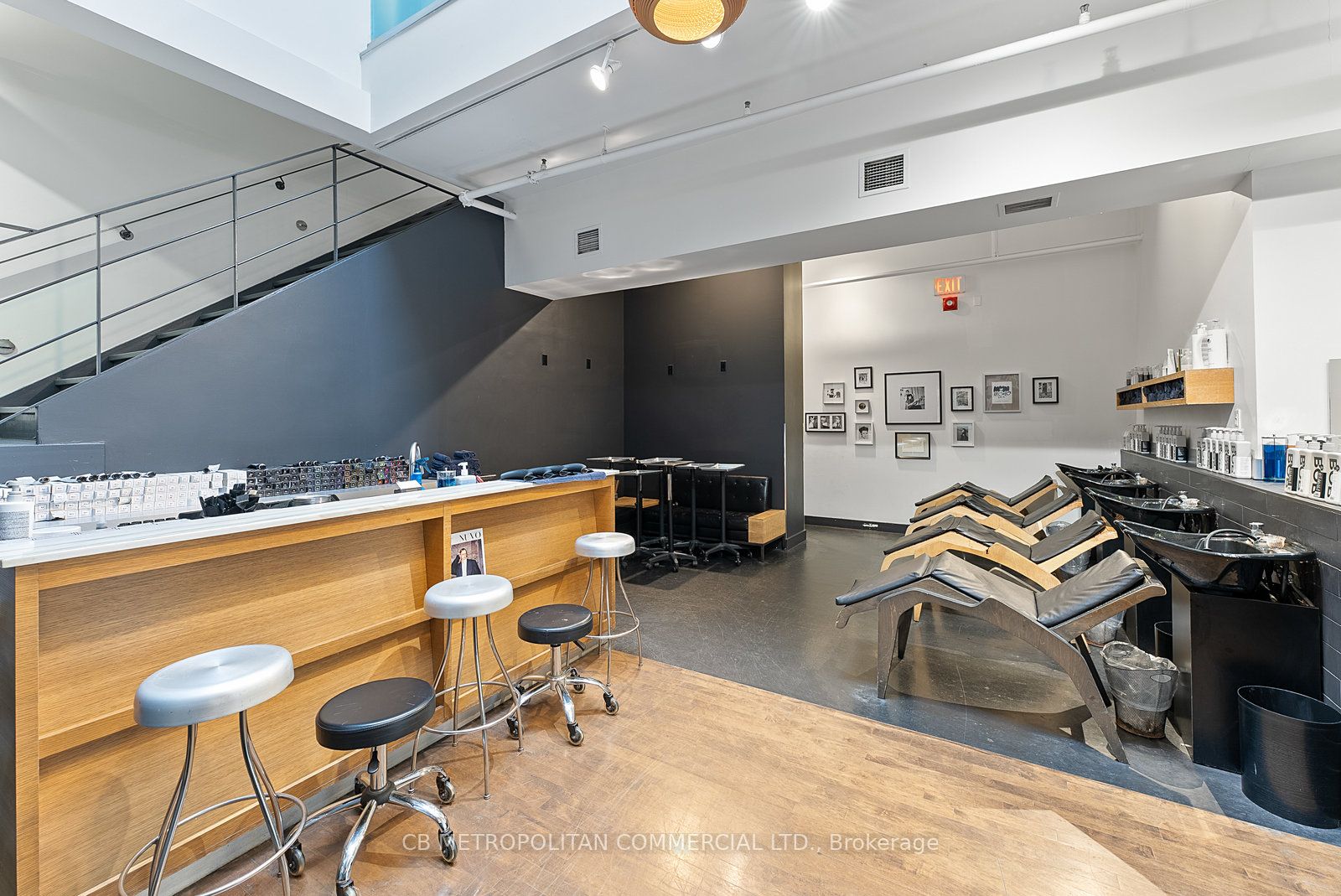 269 Queen Street W Property Photo 9