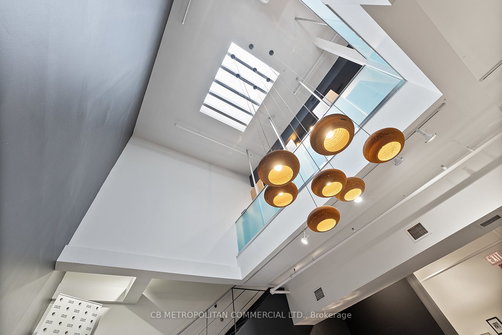 269 Queen Street W Property Photo 10