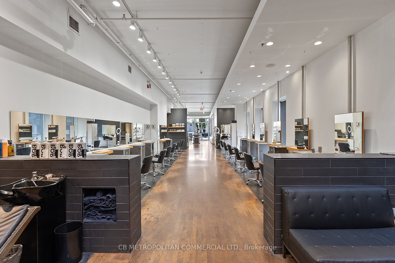 269 Queen Street W Property Photo 11