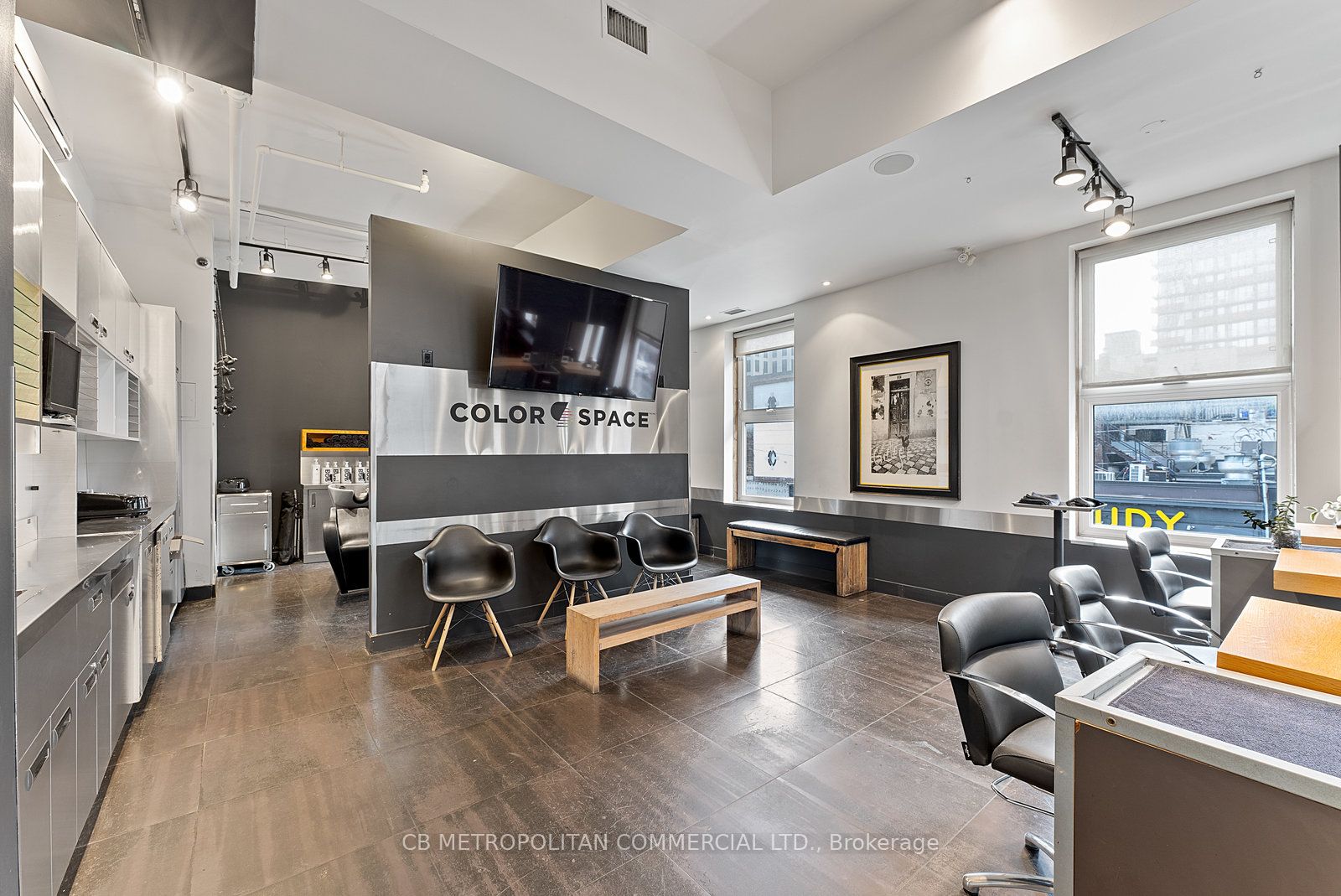 269 Queen Street W Property Photo 13