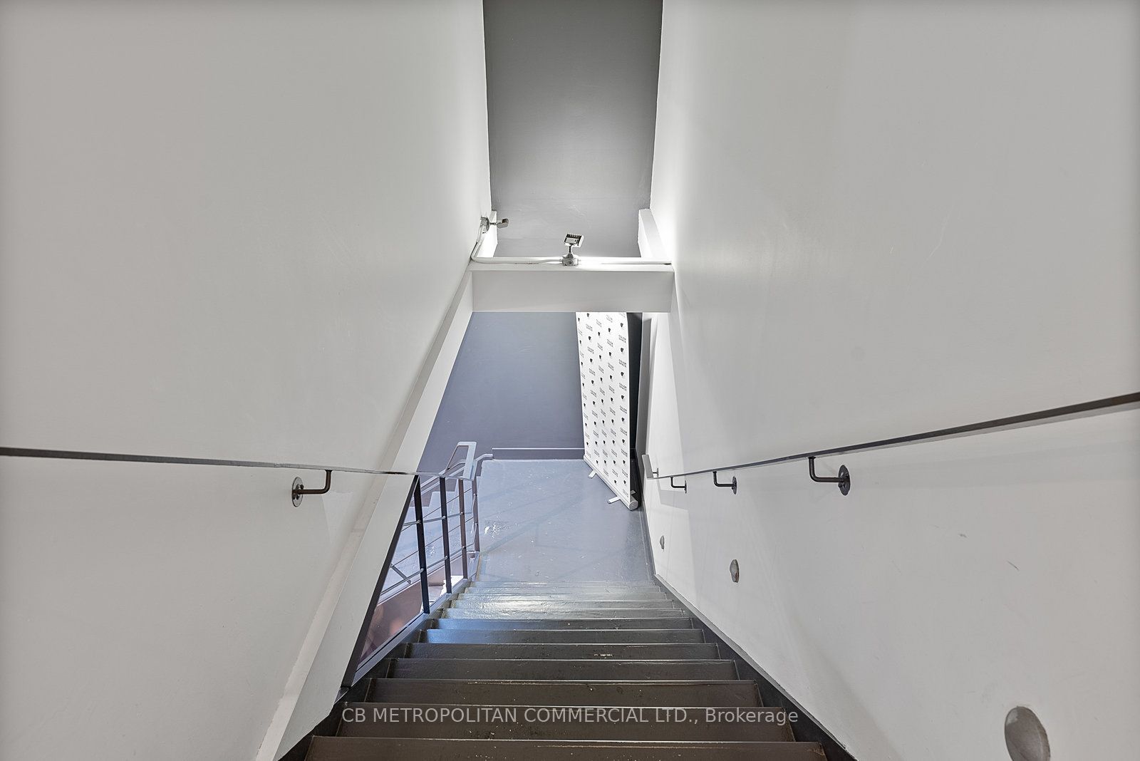 269 Queen Street W Property Photo 14