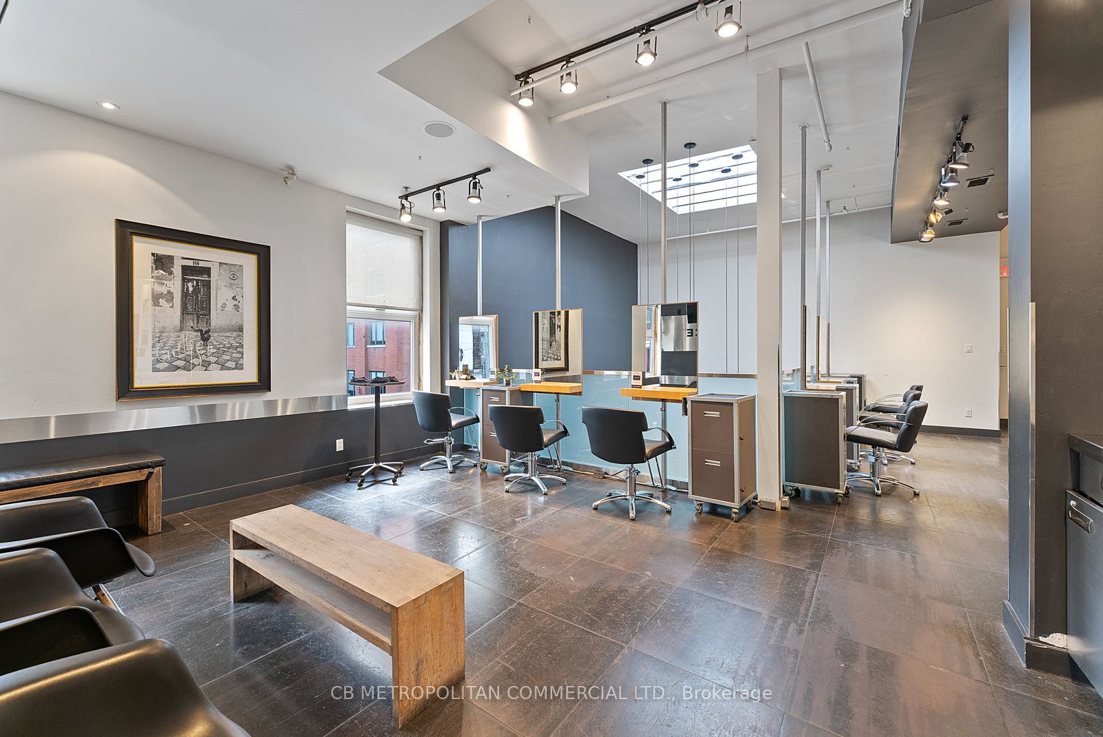 269 Queen Street W Property Photo 16