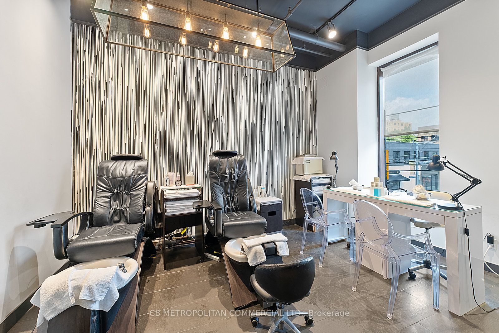 269 Queen Street W Property Photo 18