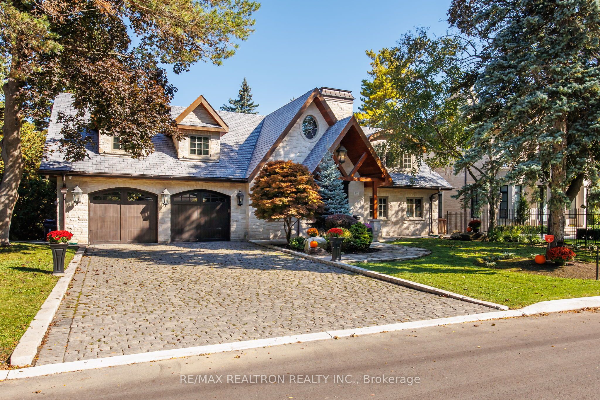 80 Forest Grove Drive Property Photo 1