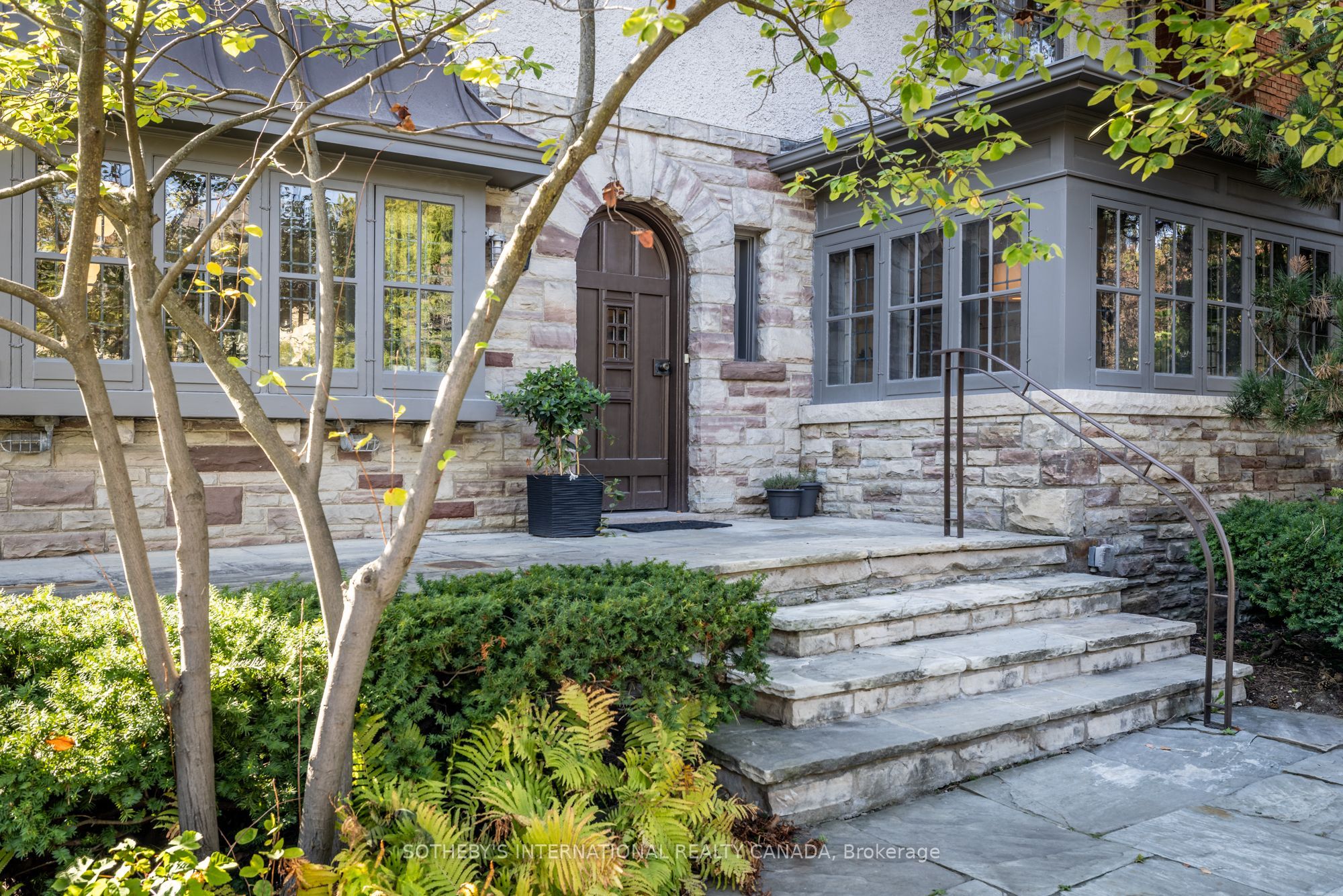 74 Inglewood Drive Property Photo 1