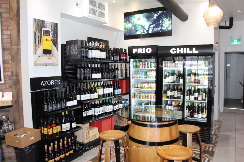 966 College Street Property Photo 1