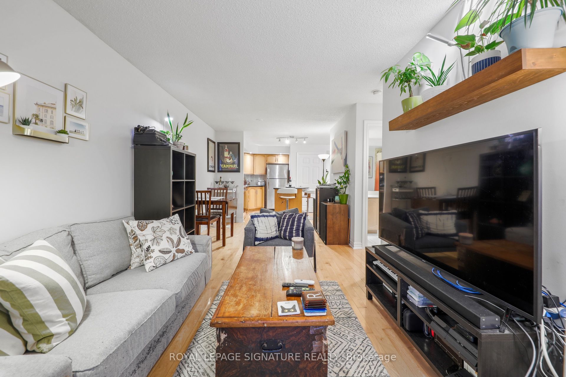 250 Wellington Street W 343 Property Photo 1