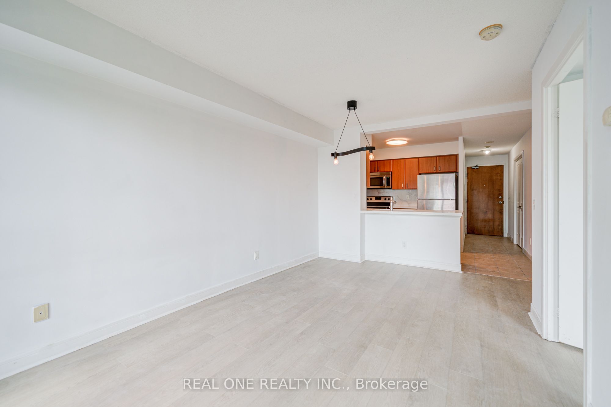 C12455838 Property Photo 25