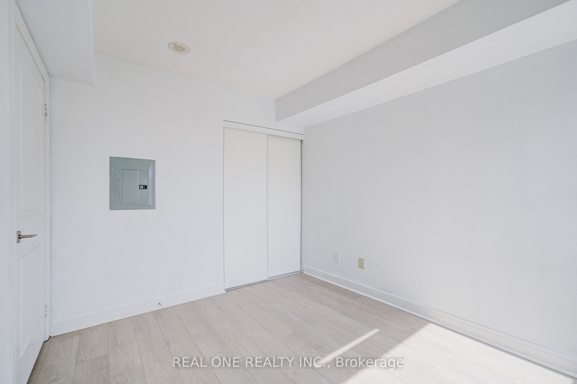 C12455838 Property Photo 34