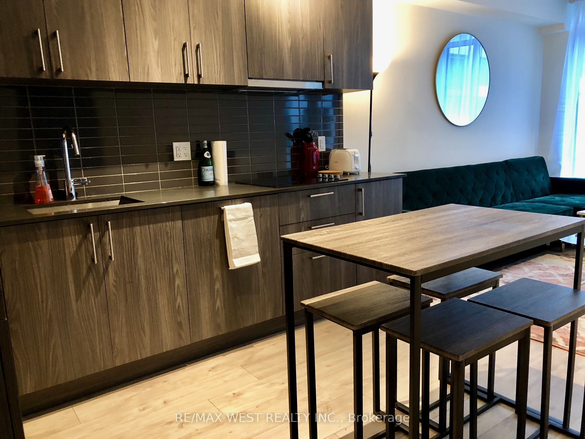 576 Front Street W 313 Property Photo 5