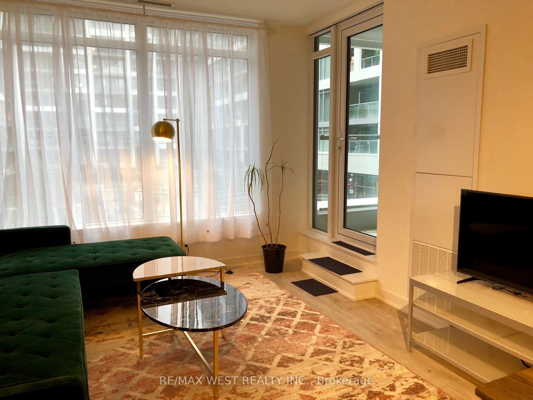 576 Front Street W 313 Property Photo 6