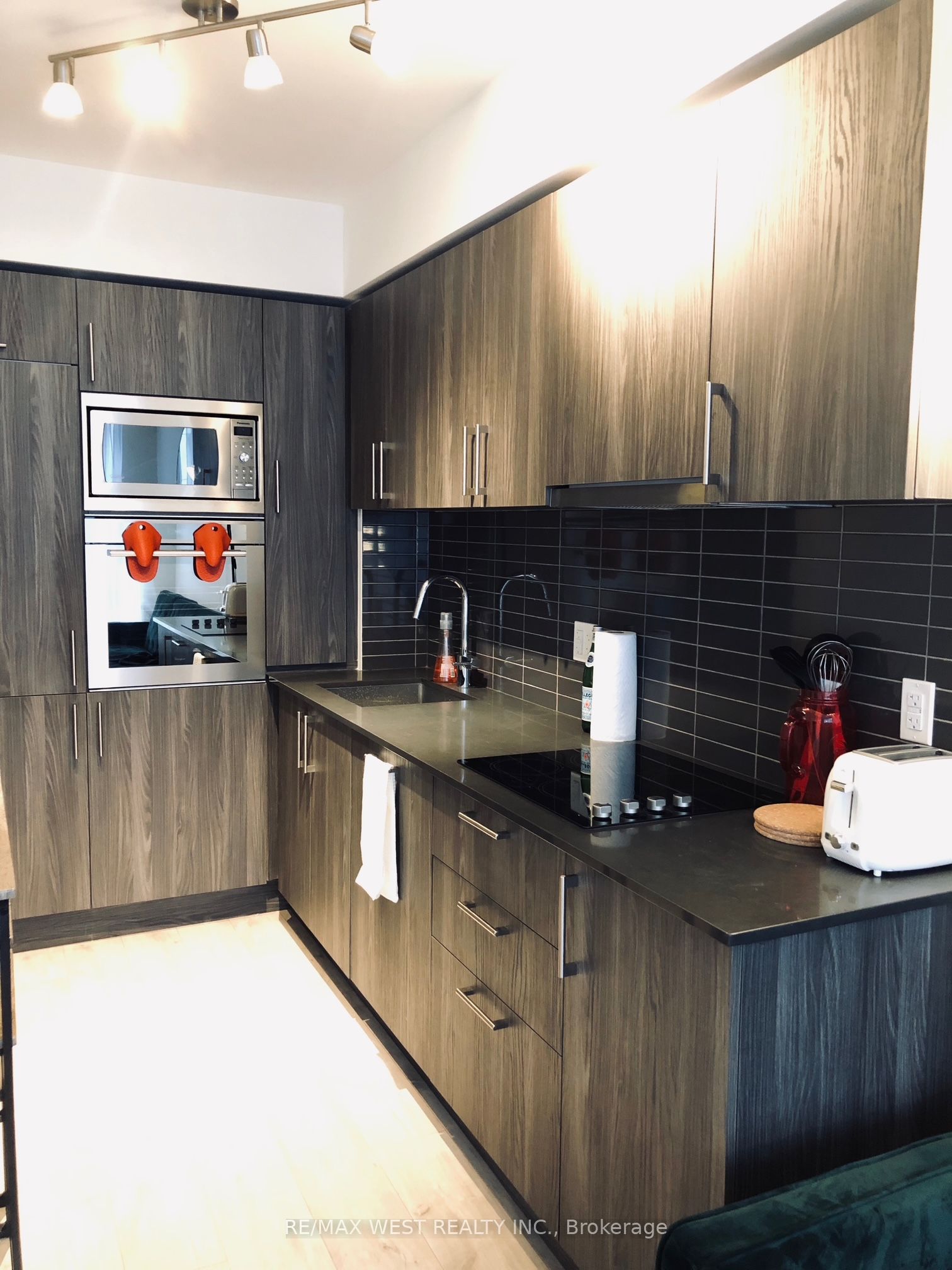 576 Front Street W 313 Property Photo 8