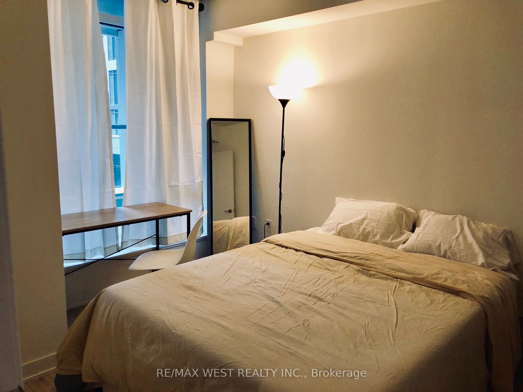 576 Front Street W 313 Property Photo 9