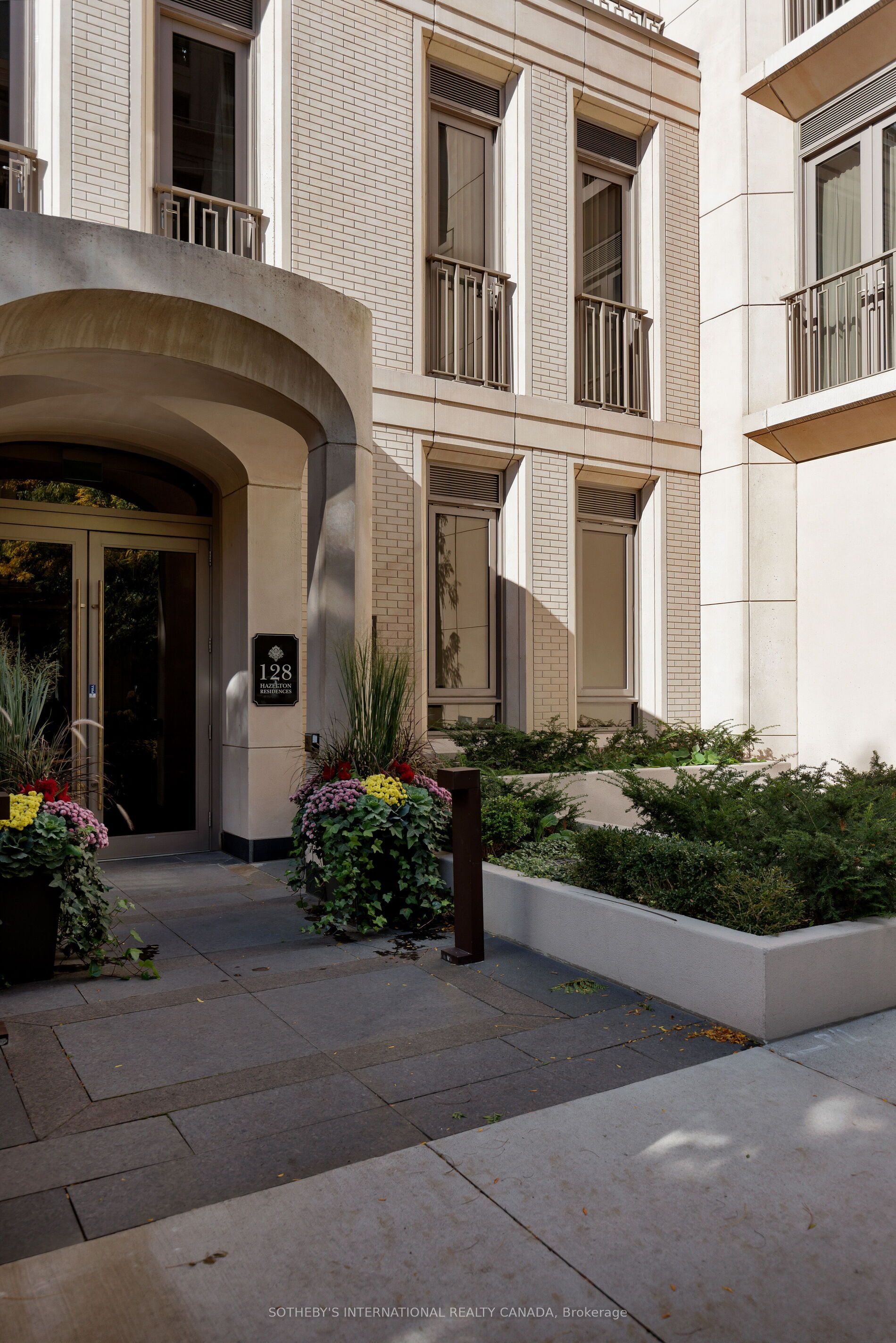 128 Hazelton Avenue 301 Property Photo 4