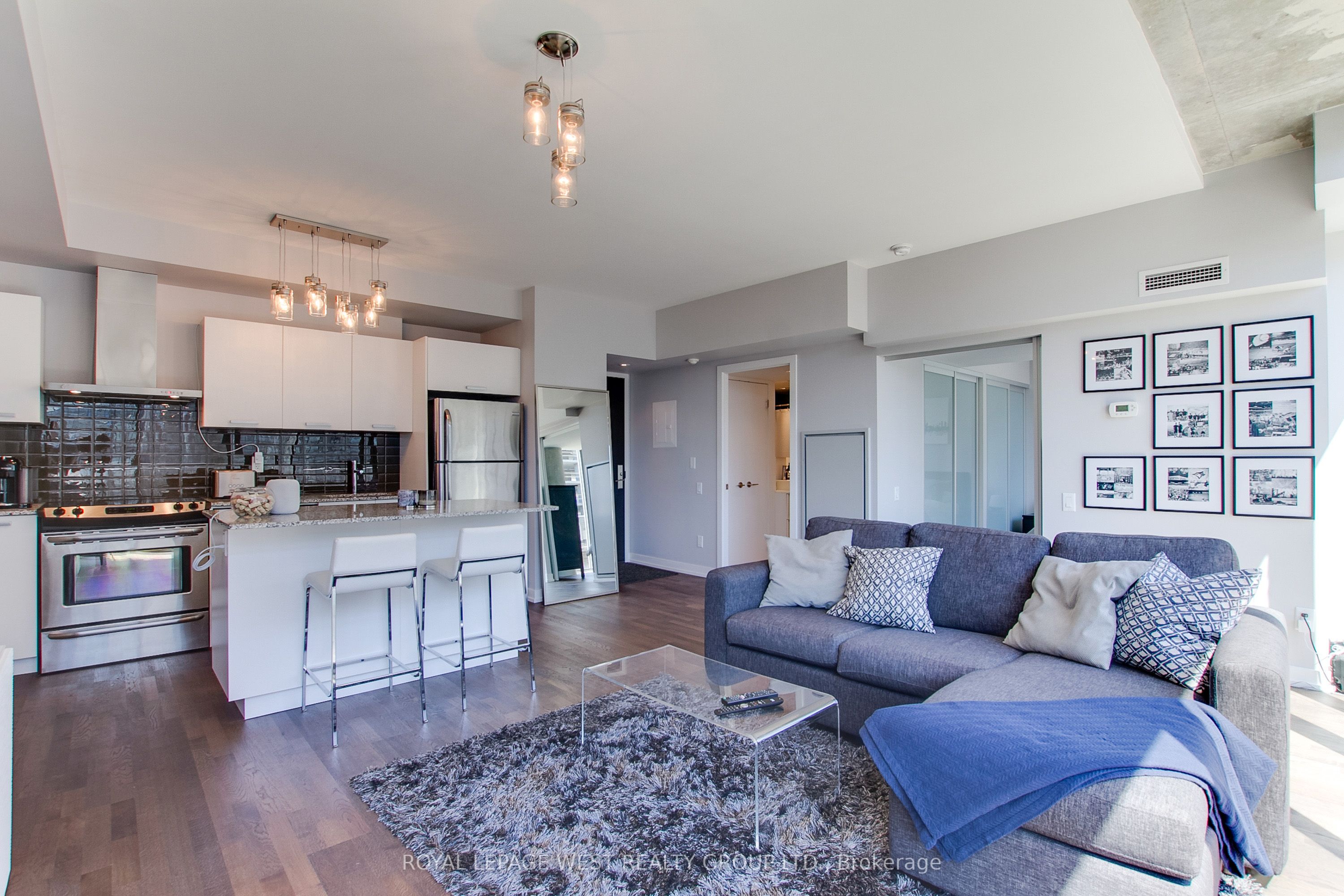 650 King Street W 907 Property Photo 1