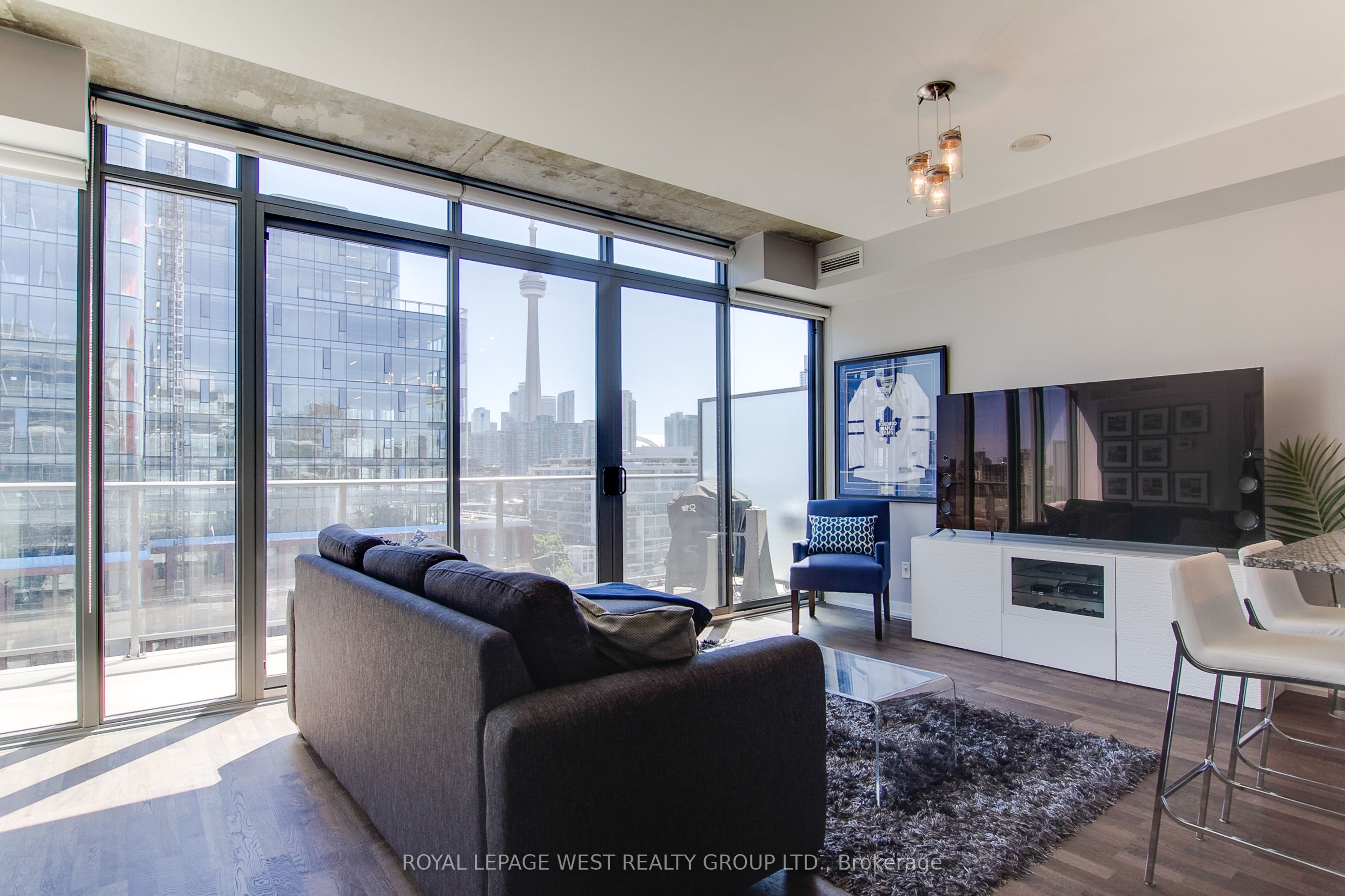 650 King Street W 907 Property Photo 2