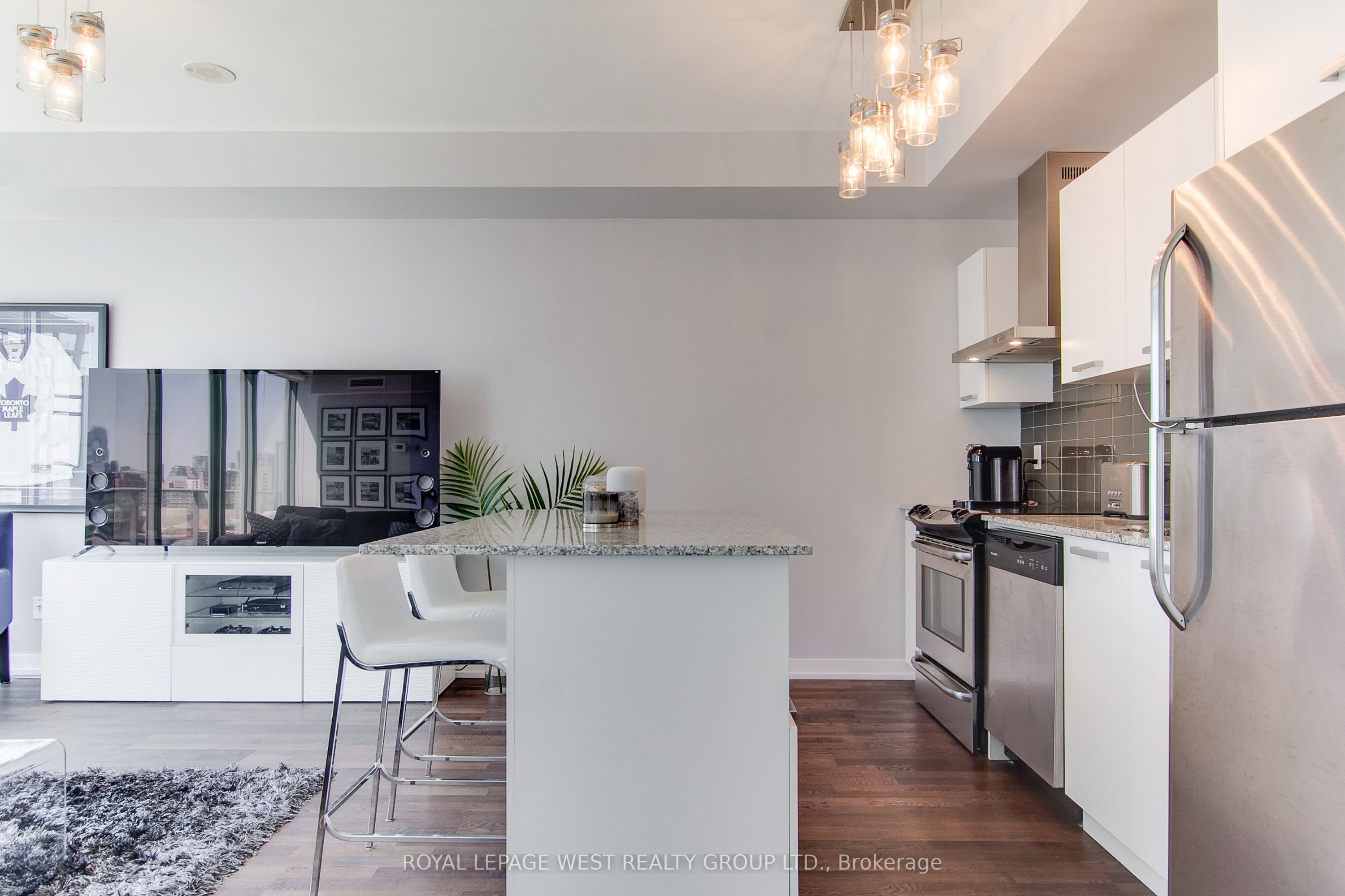 650 King Street W 907 Property Photo 3