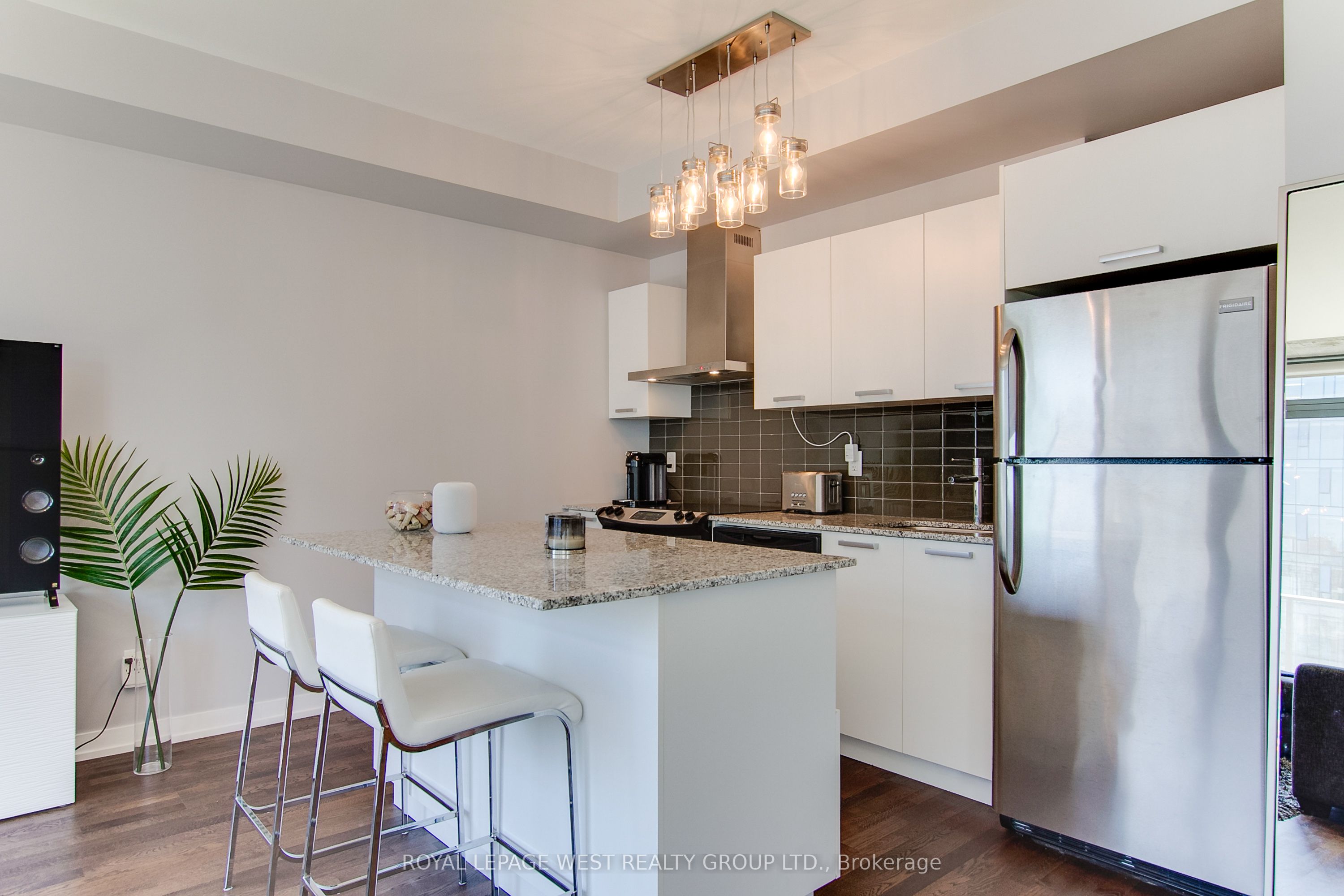 650 King Street W 907 Property Photo 4