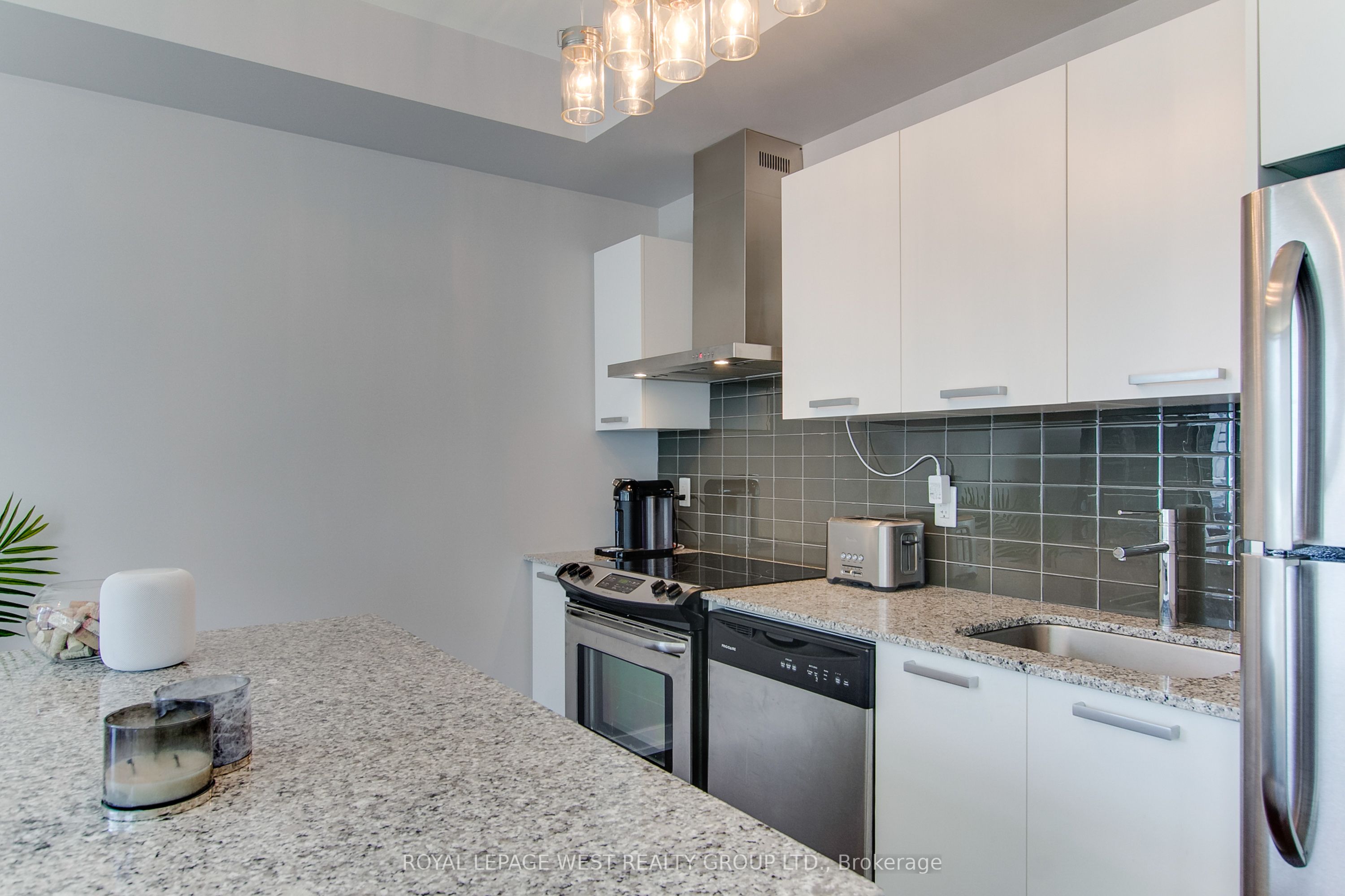 650 King Street W 907 Property Photo 5