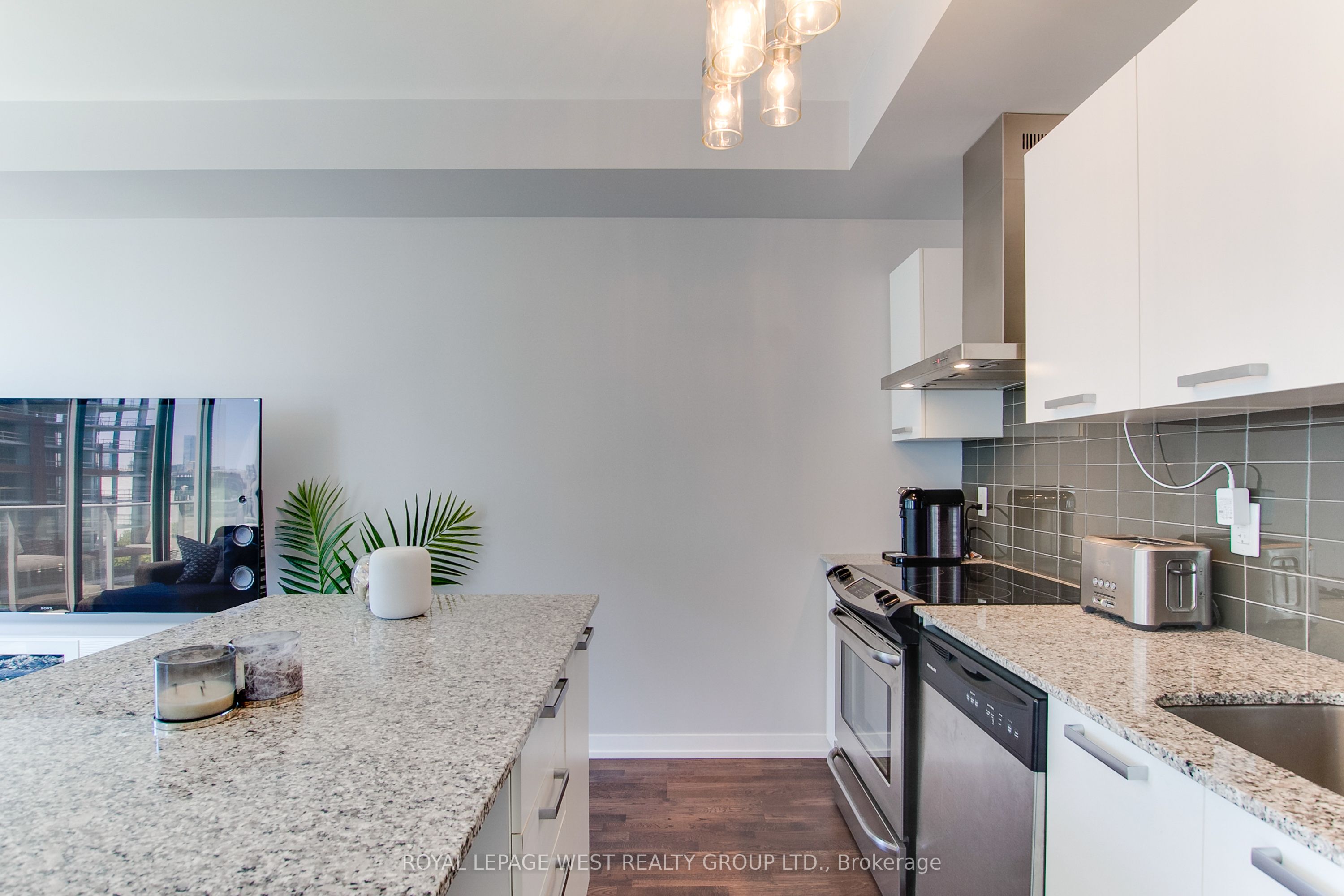 650 King Street W 907 Property Photo 14