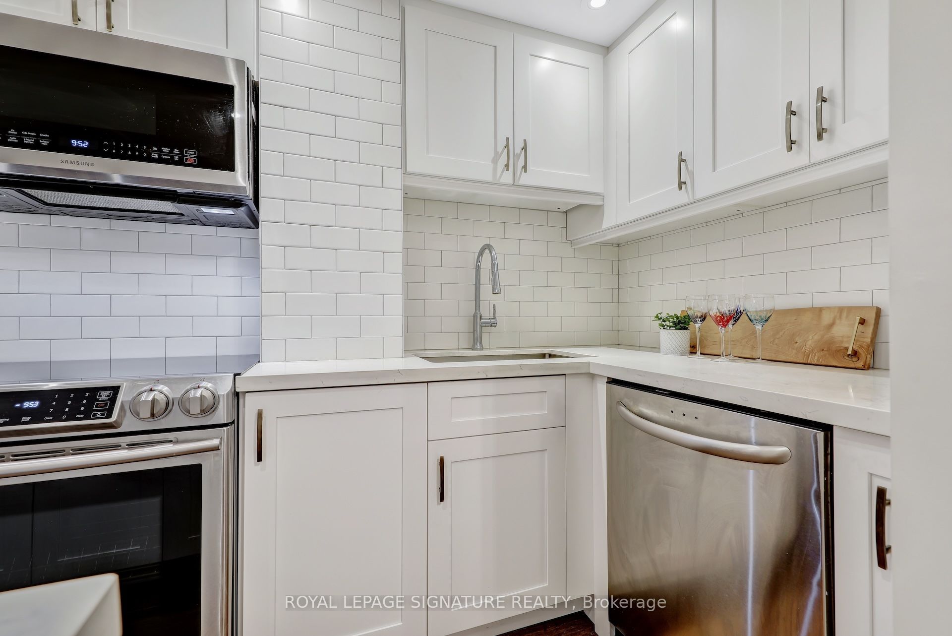 88 Charles Street E 310 Property Photo 8