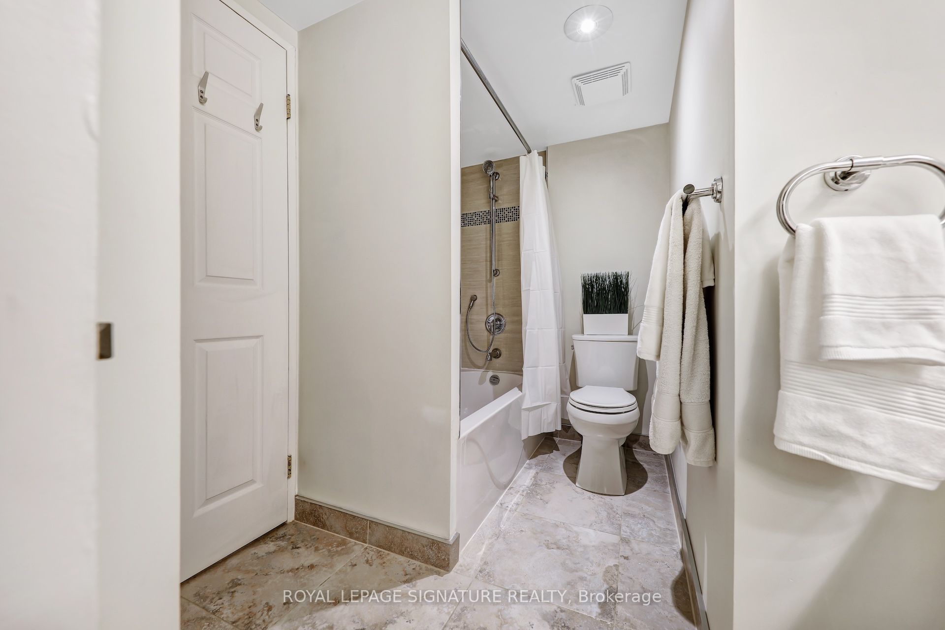 88 Charles Street E 310 Property Photo 22