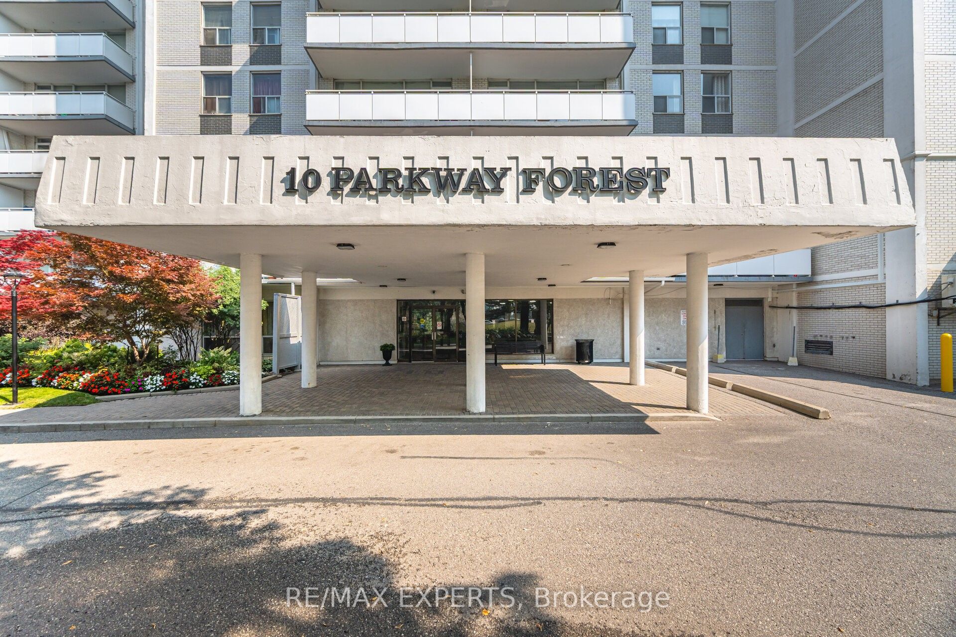 10 Parkway Forest Drive 306 Property Photo 1