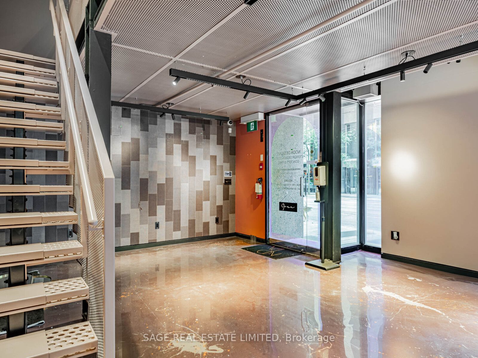 11 King Street E Property Photo 4