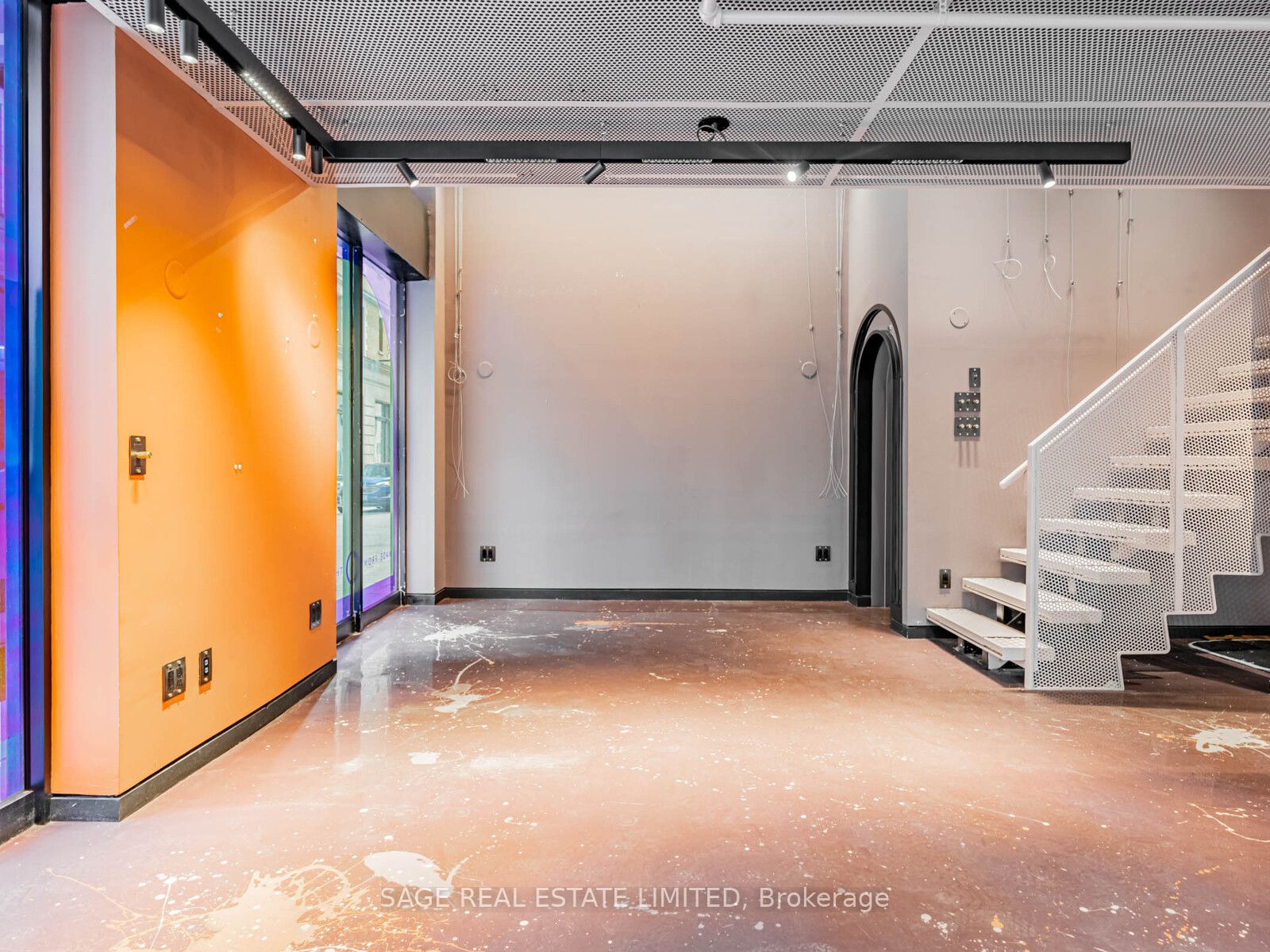 11 King Street E Property Photo 9