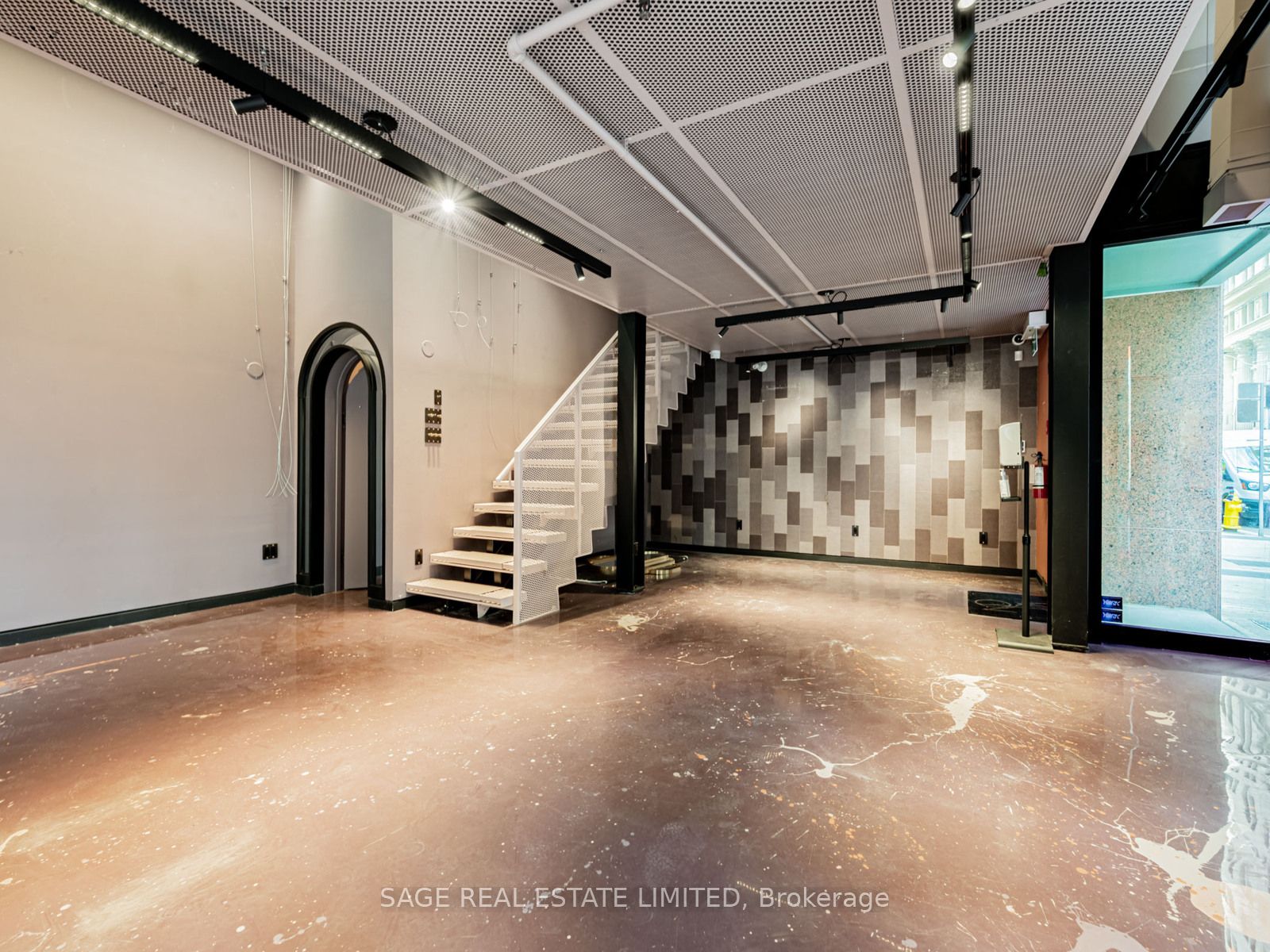 11 King Street E Property Photo 10