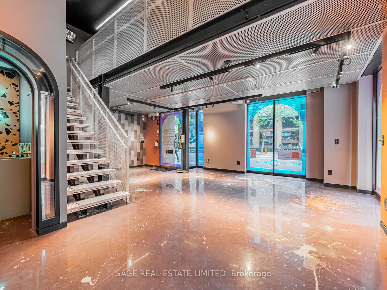 11 King Street E Property Photo 11