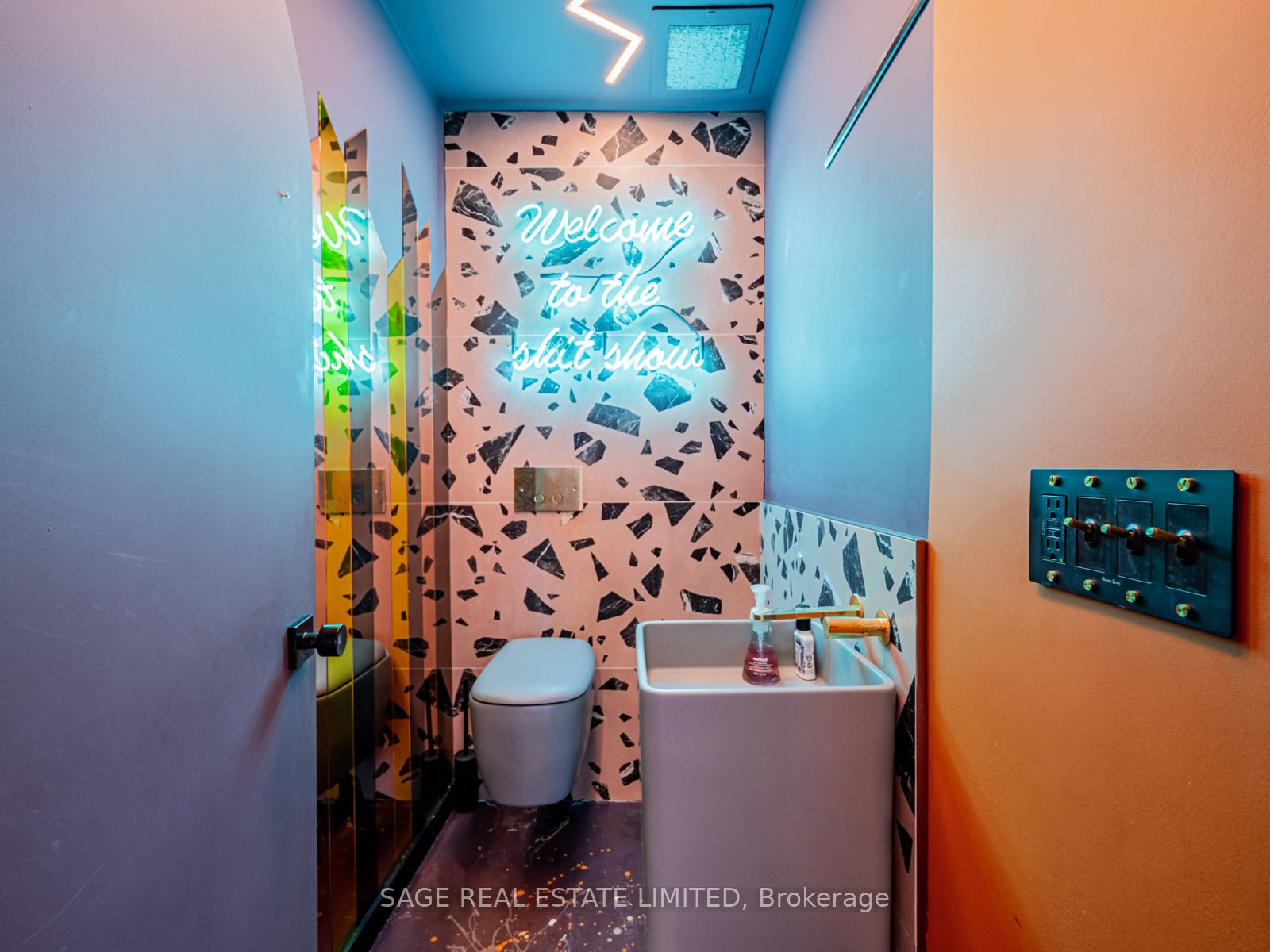 11 King Street E Property Photo 14