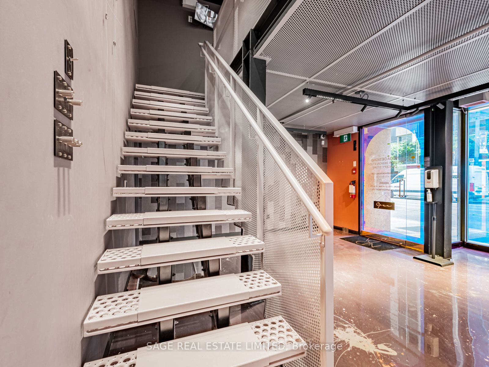 11 King Street E Property Photo 16