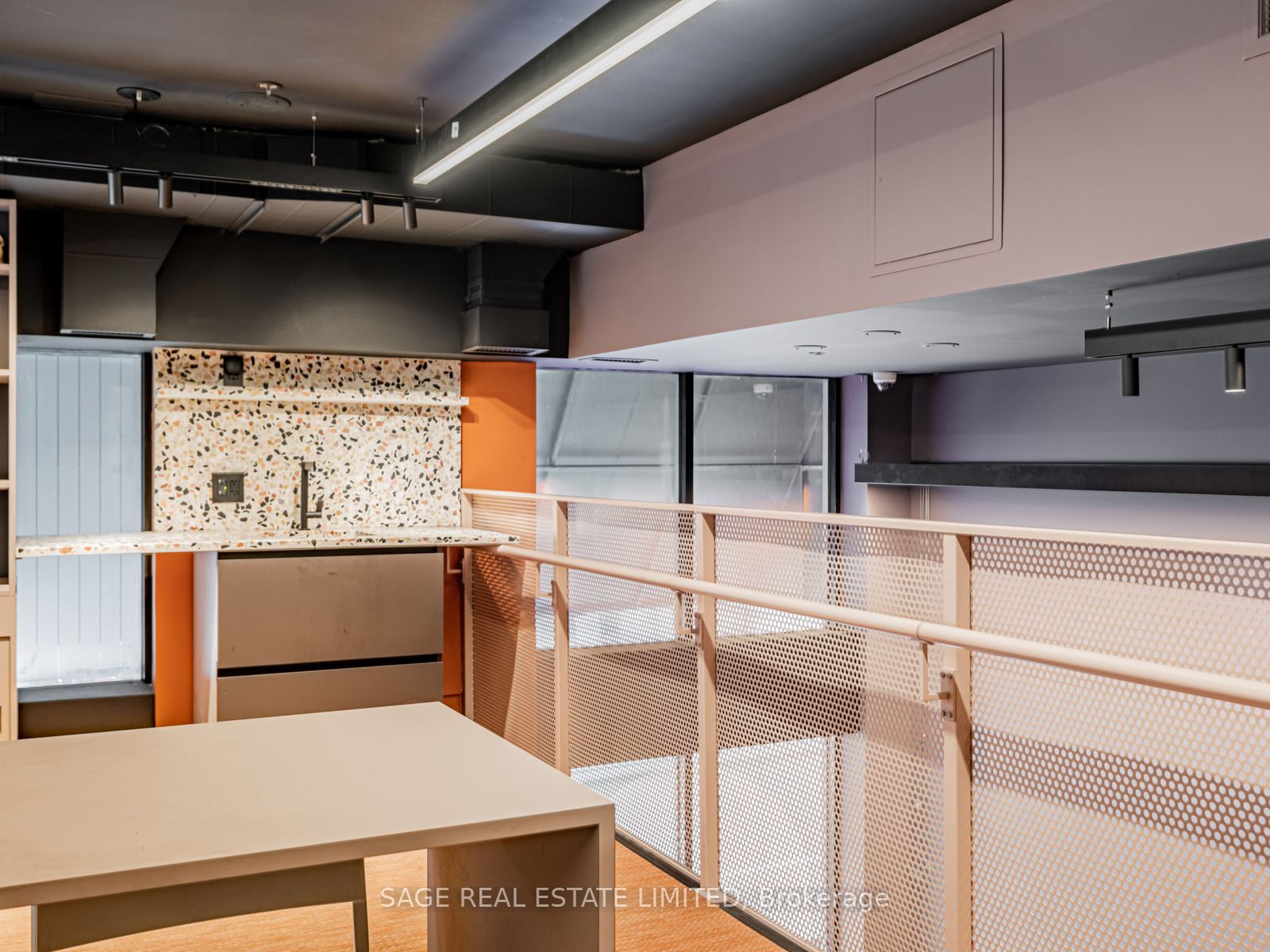 11 King Street E Property Photo 20