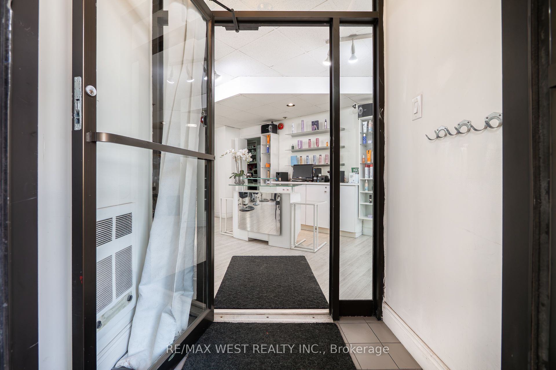 1300 Bay Street Property Photo 12