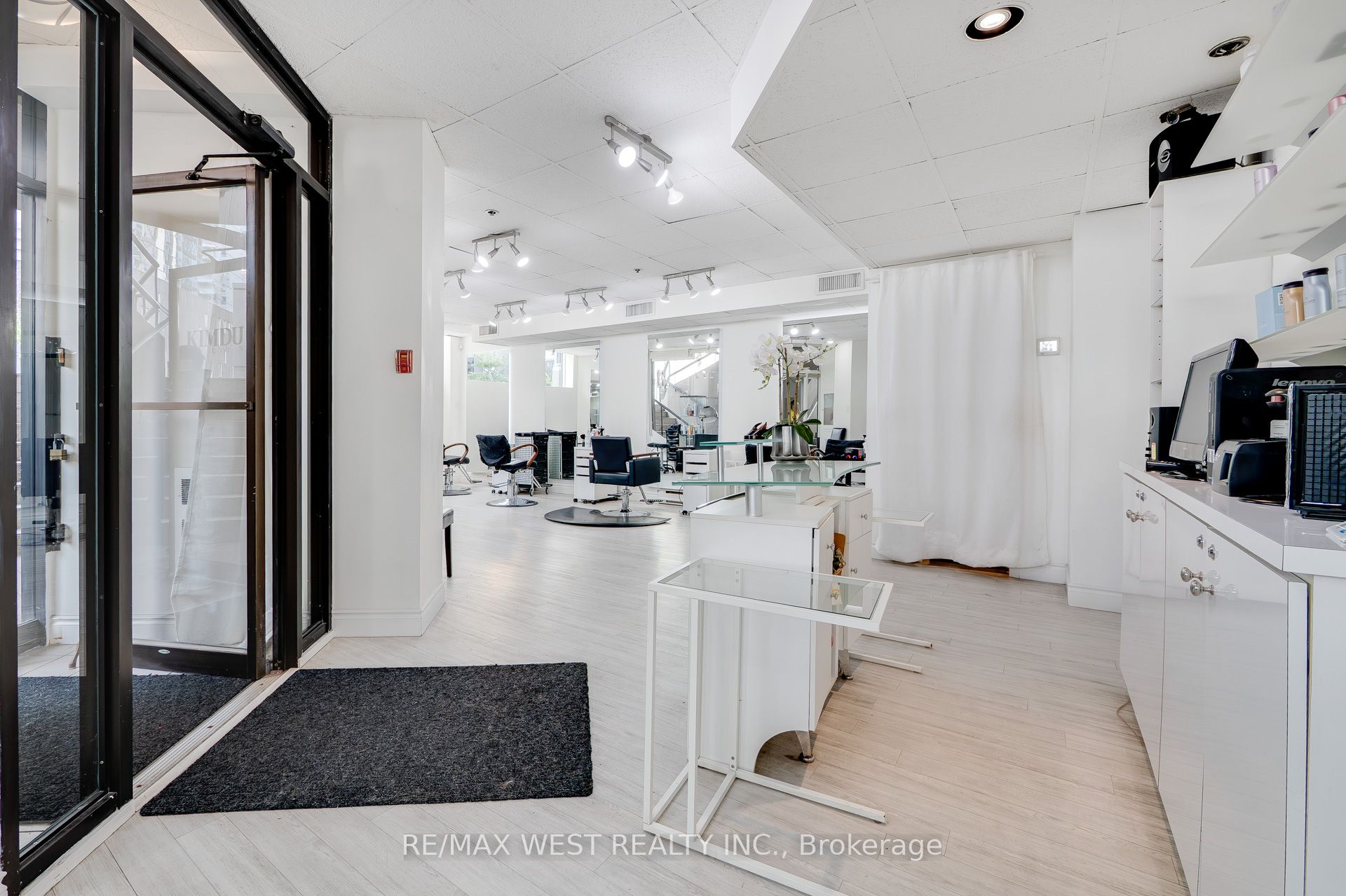 1300 Bay Street Property Photo 14