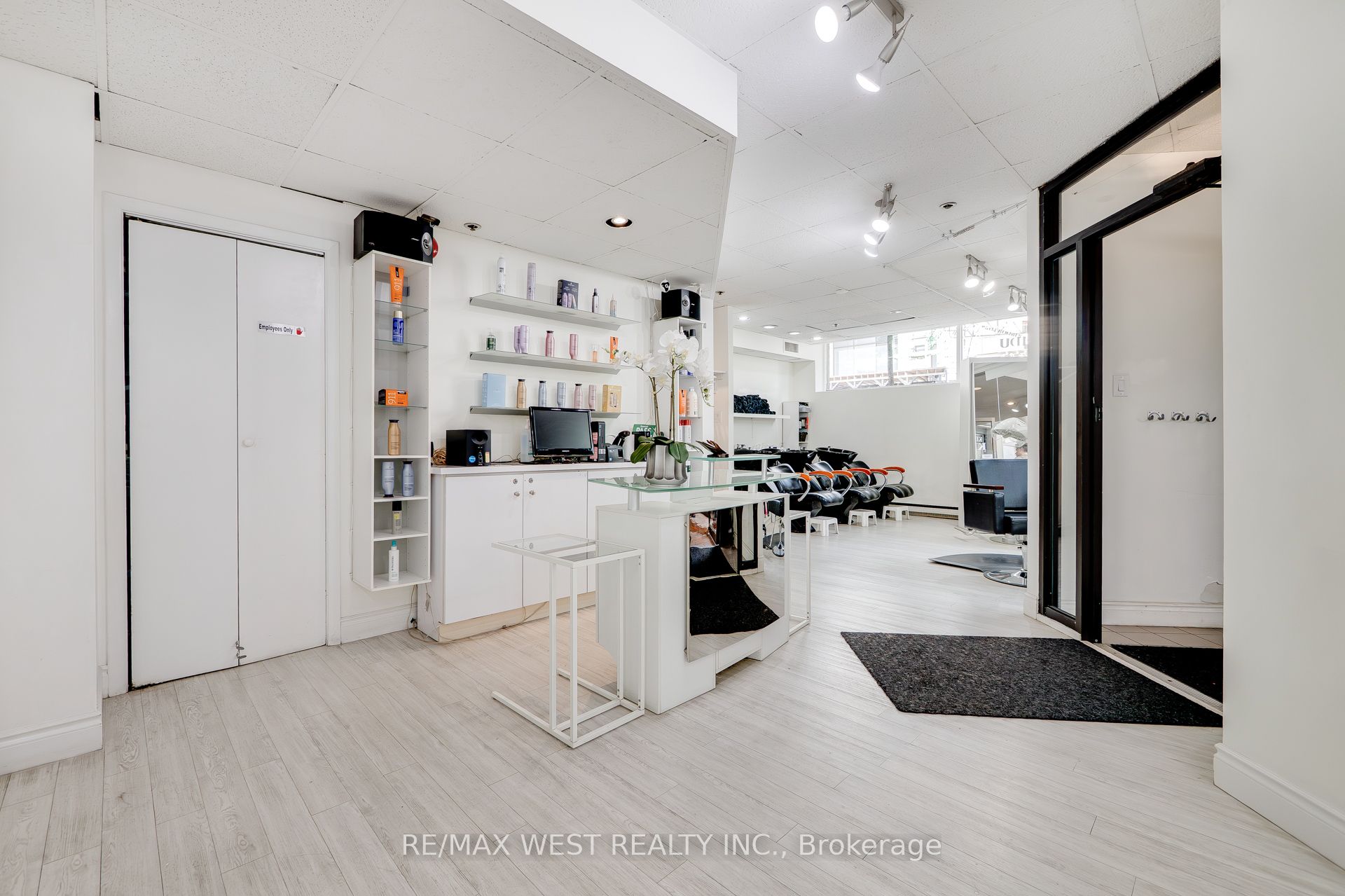 1300 Bay Street Property Photo 15