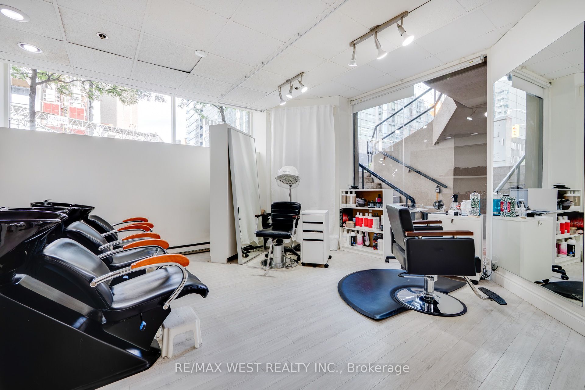 1300 Bay Street Property Photo 24