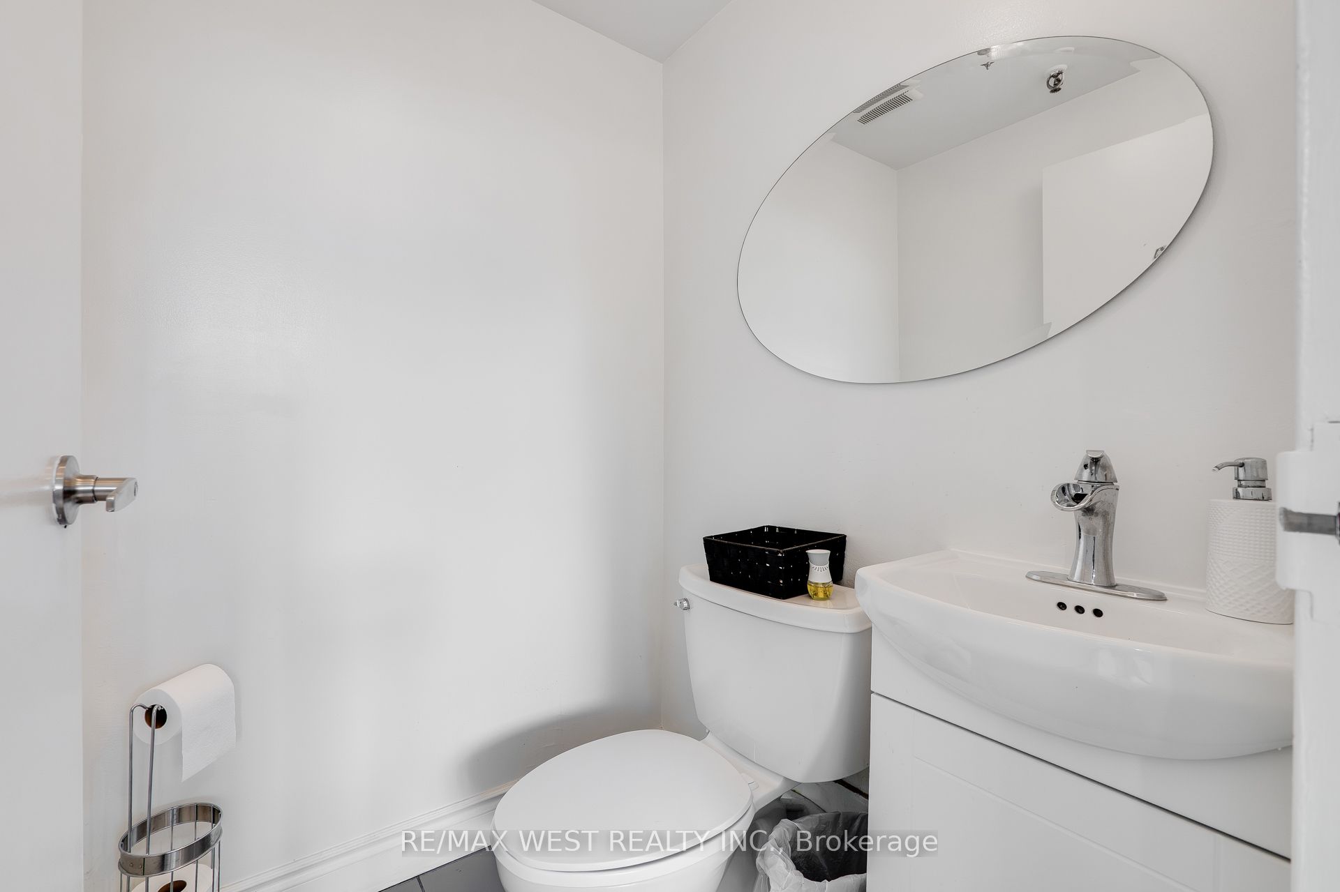 1300 Bay Street Property Photo 28