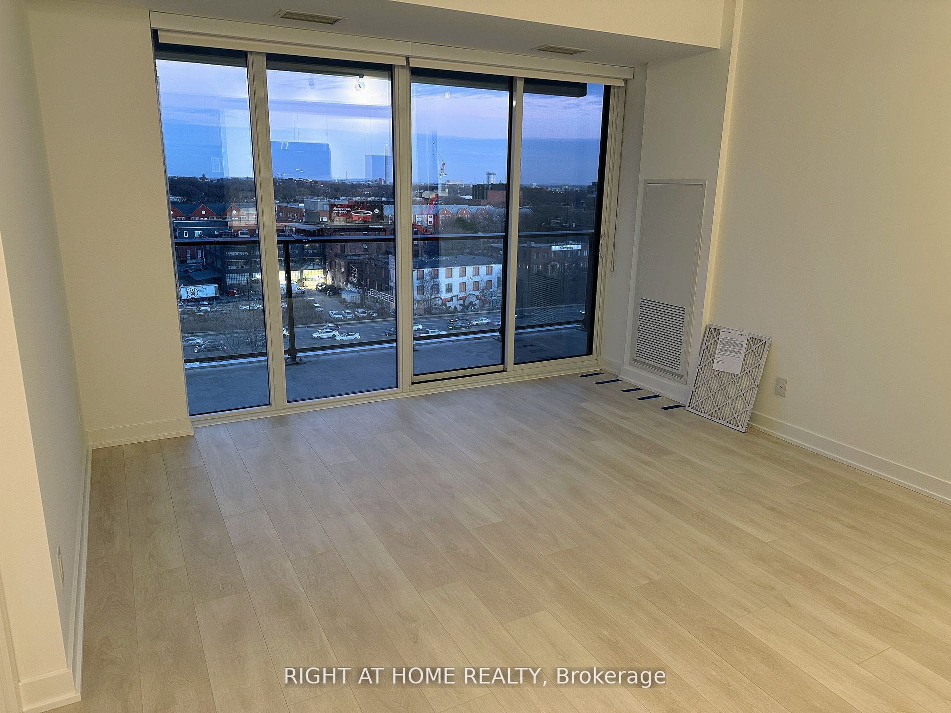 5 Defries Street S 710 Property Photo 3