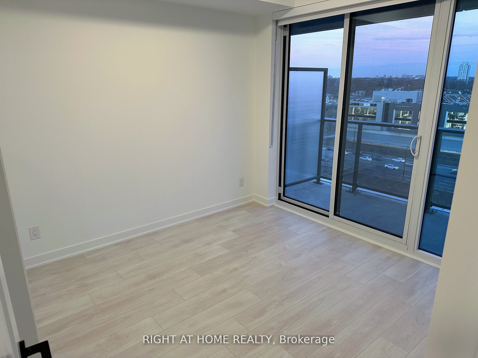 5 Defries Street S 710 Property Photo 6