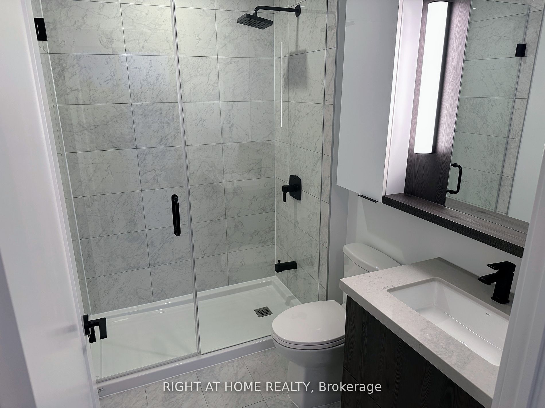 5 Defries Street S 710 Property Photo 7