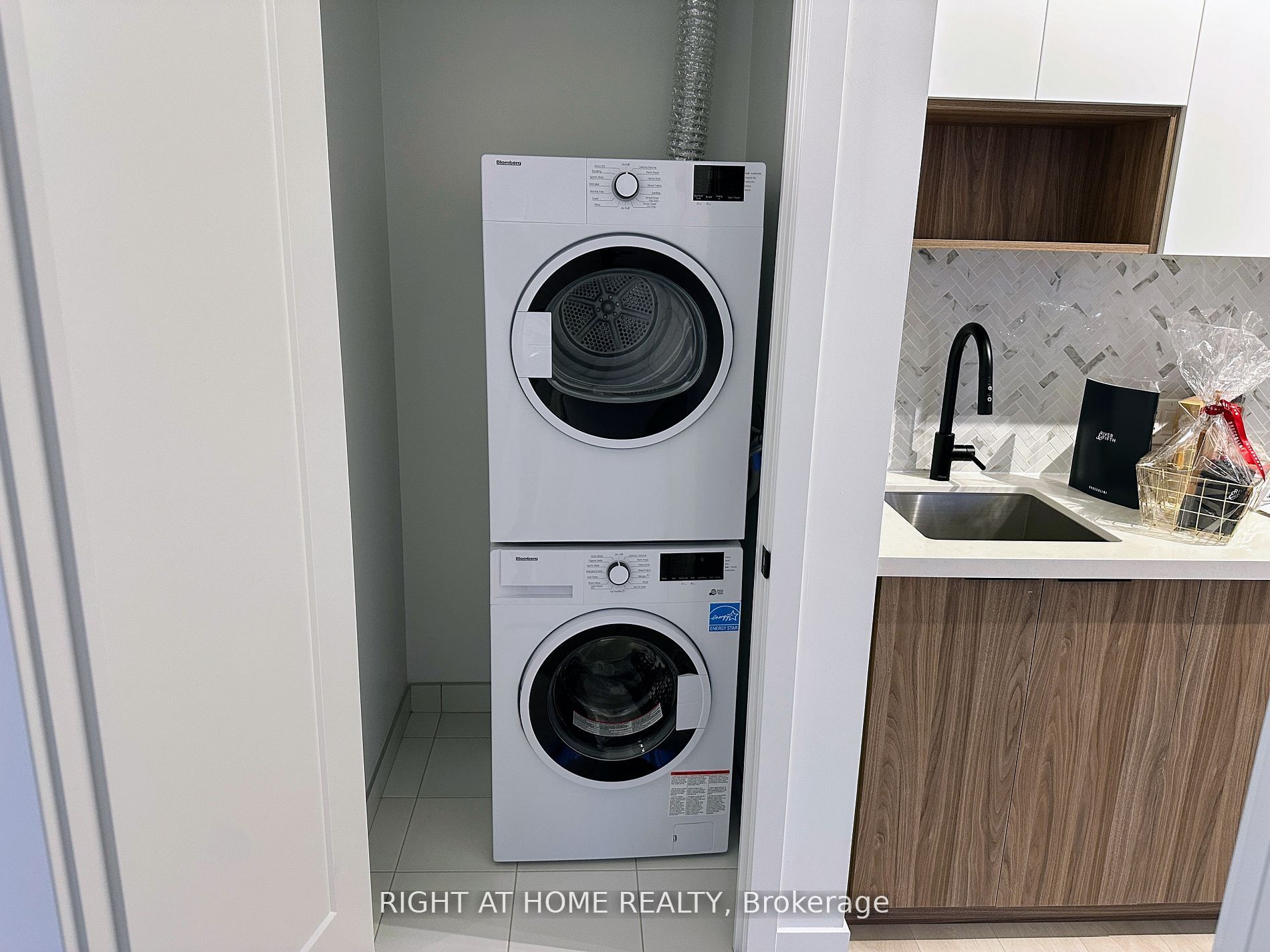 5 Defries Street S 710 Property Photo 15