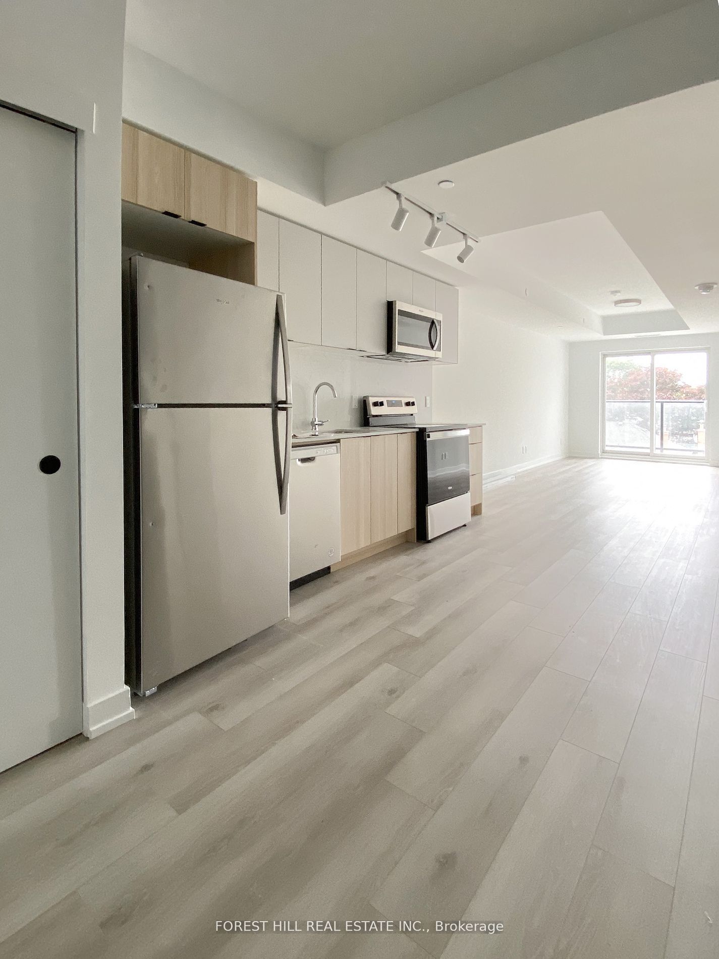 2000 Bathurst Street 409 Property Photo 2