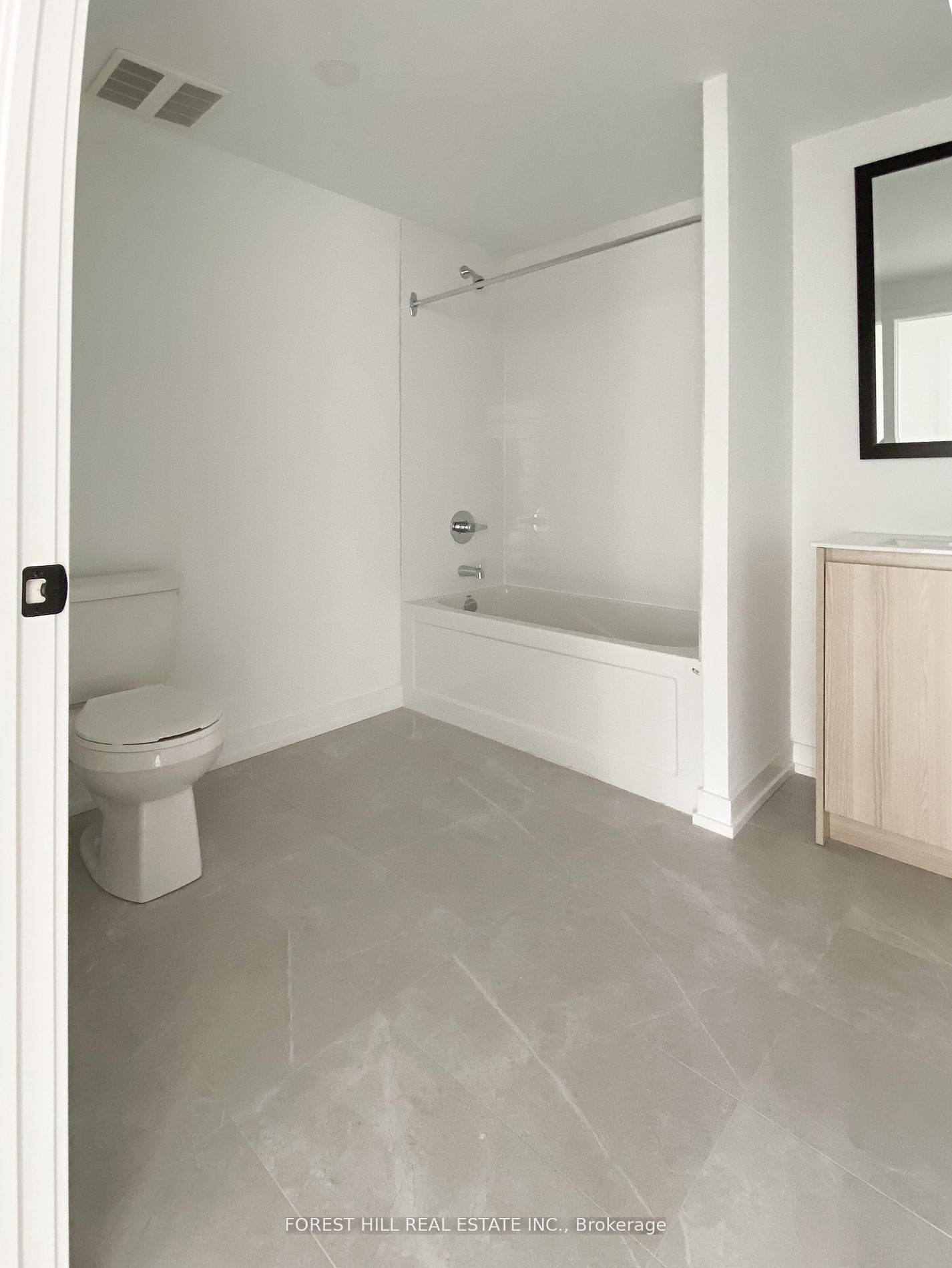 2000 Bathurst Street 409 Property Photo 5