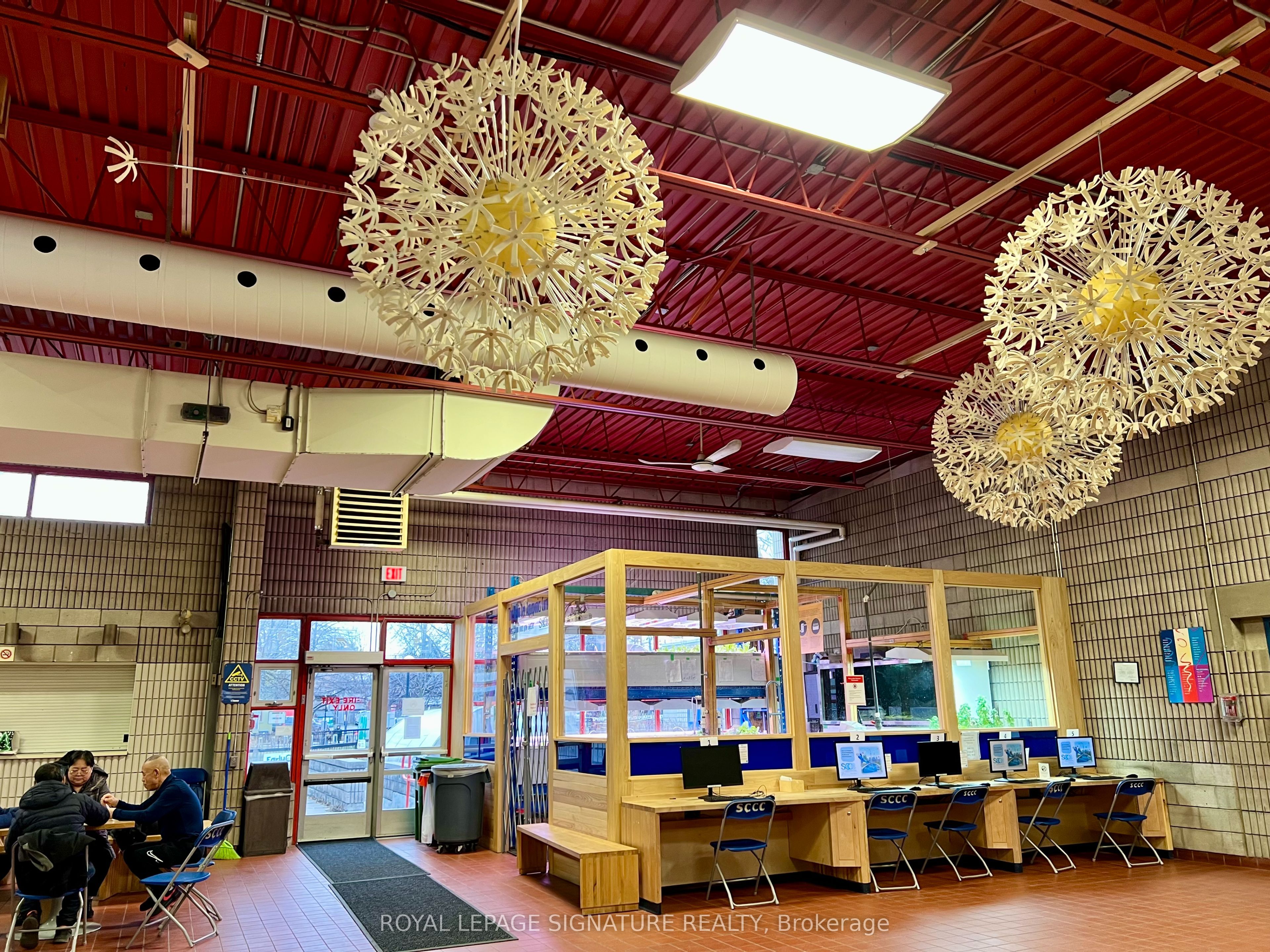 707 Dundas Street W Property Photo 6