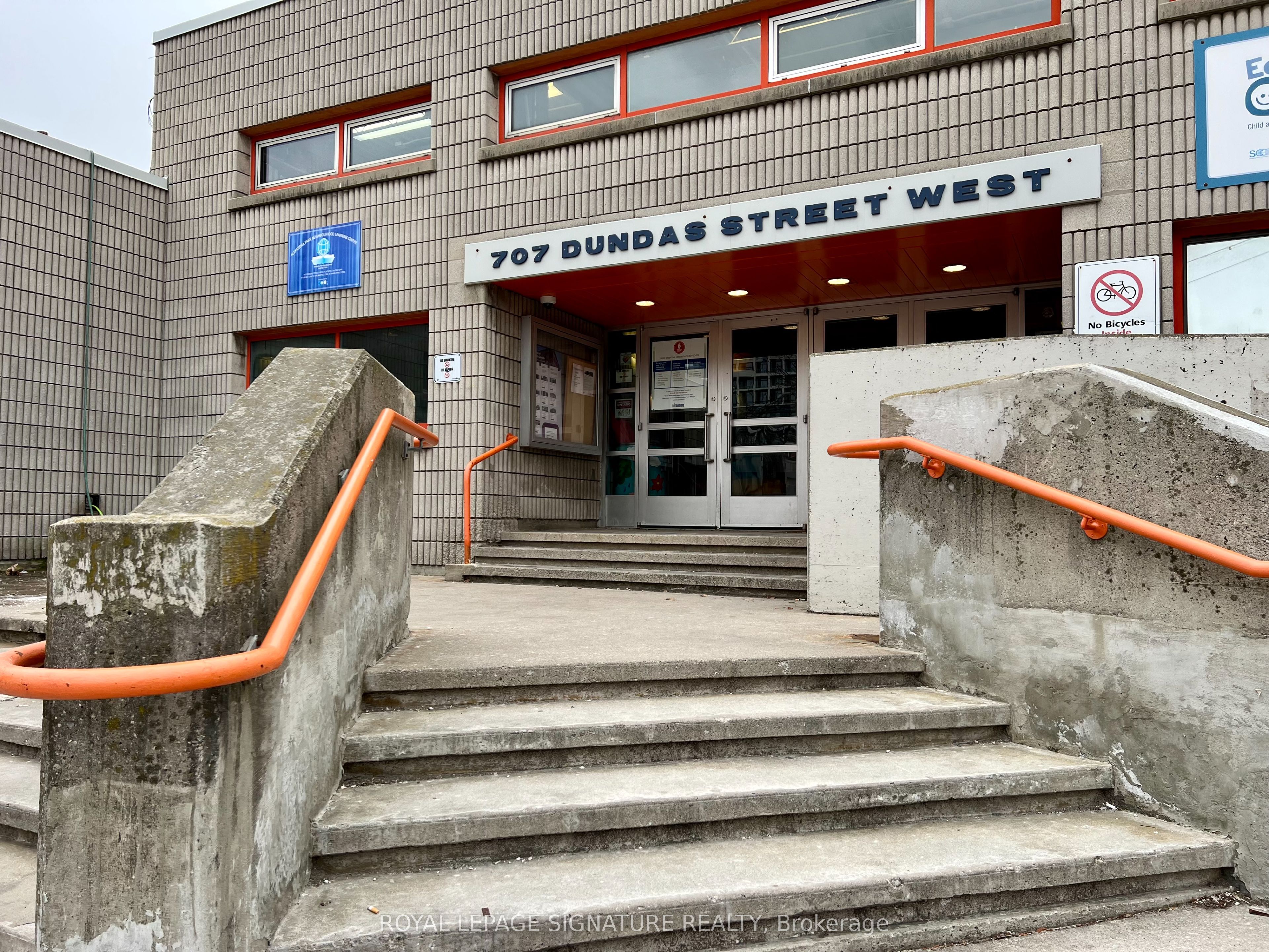 707 Dundas Street W Property Photo 9