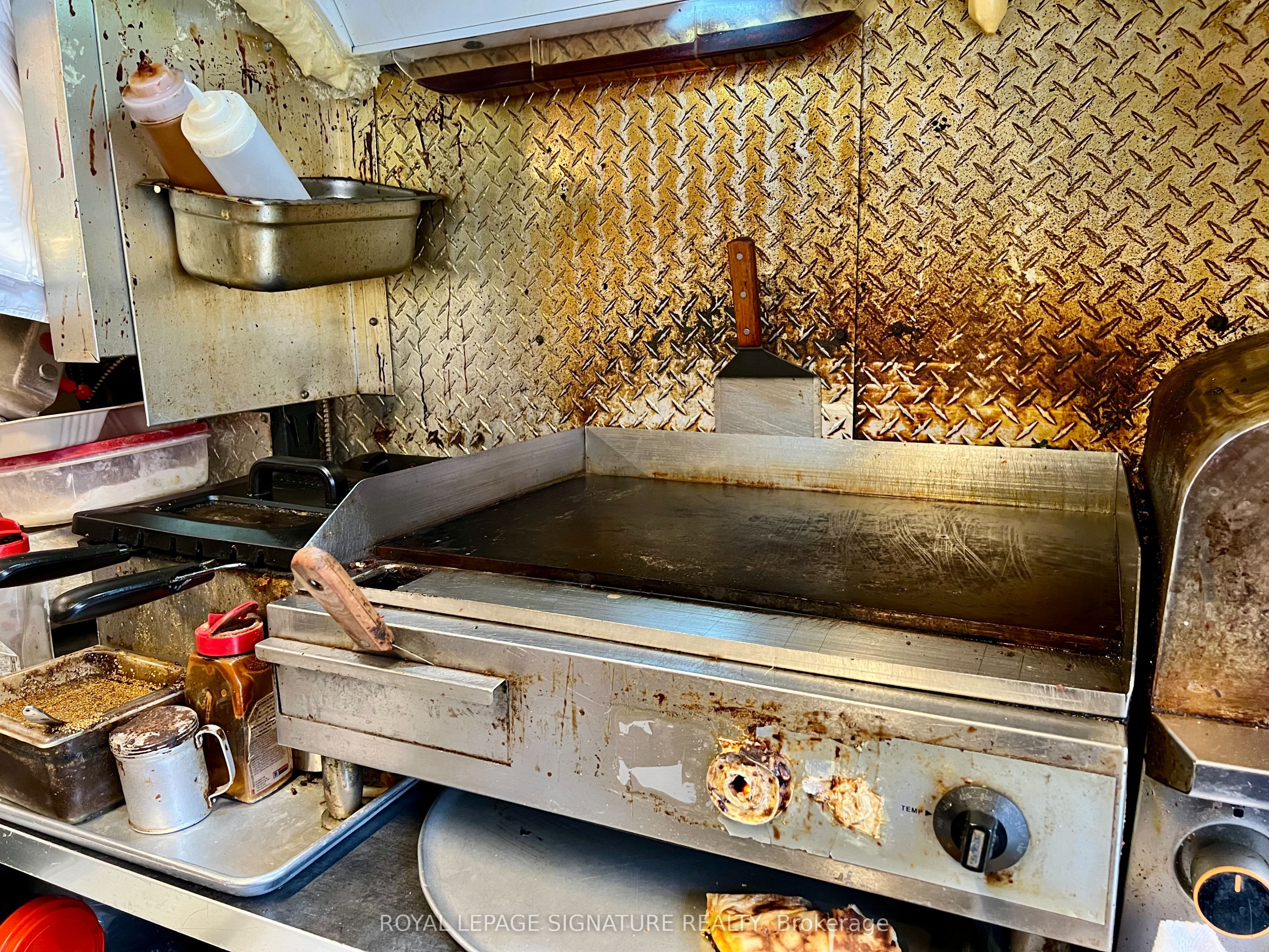 707 Dundas Street W Property Photo 10